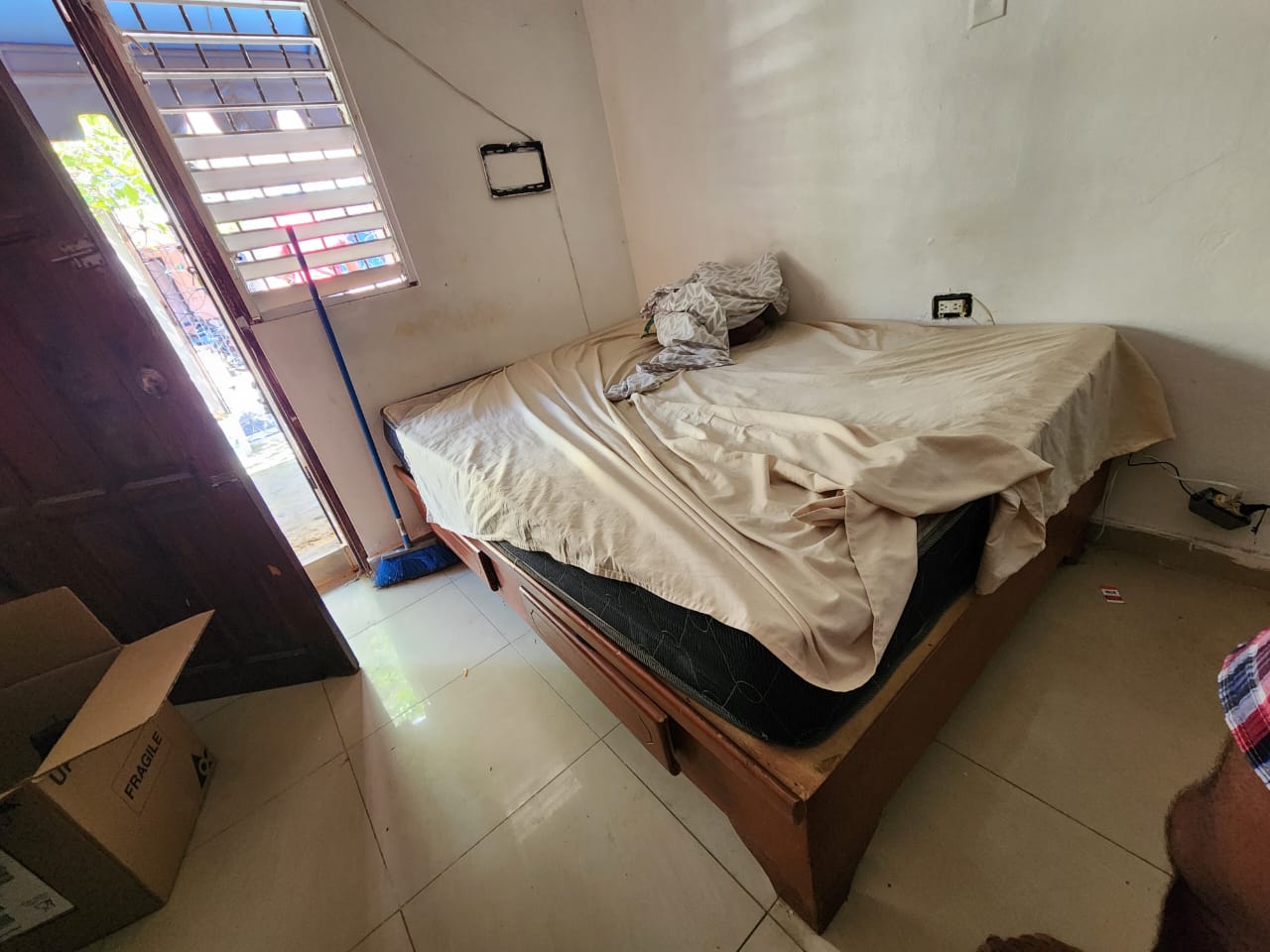 muebles y colchones - A BUEN PRECIO POR MOTIVO DE CAMBIO 0