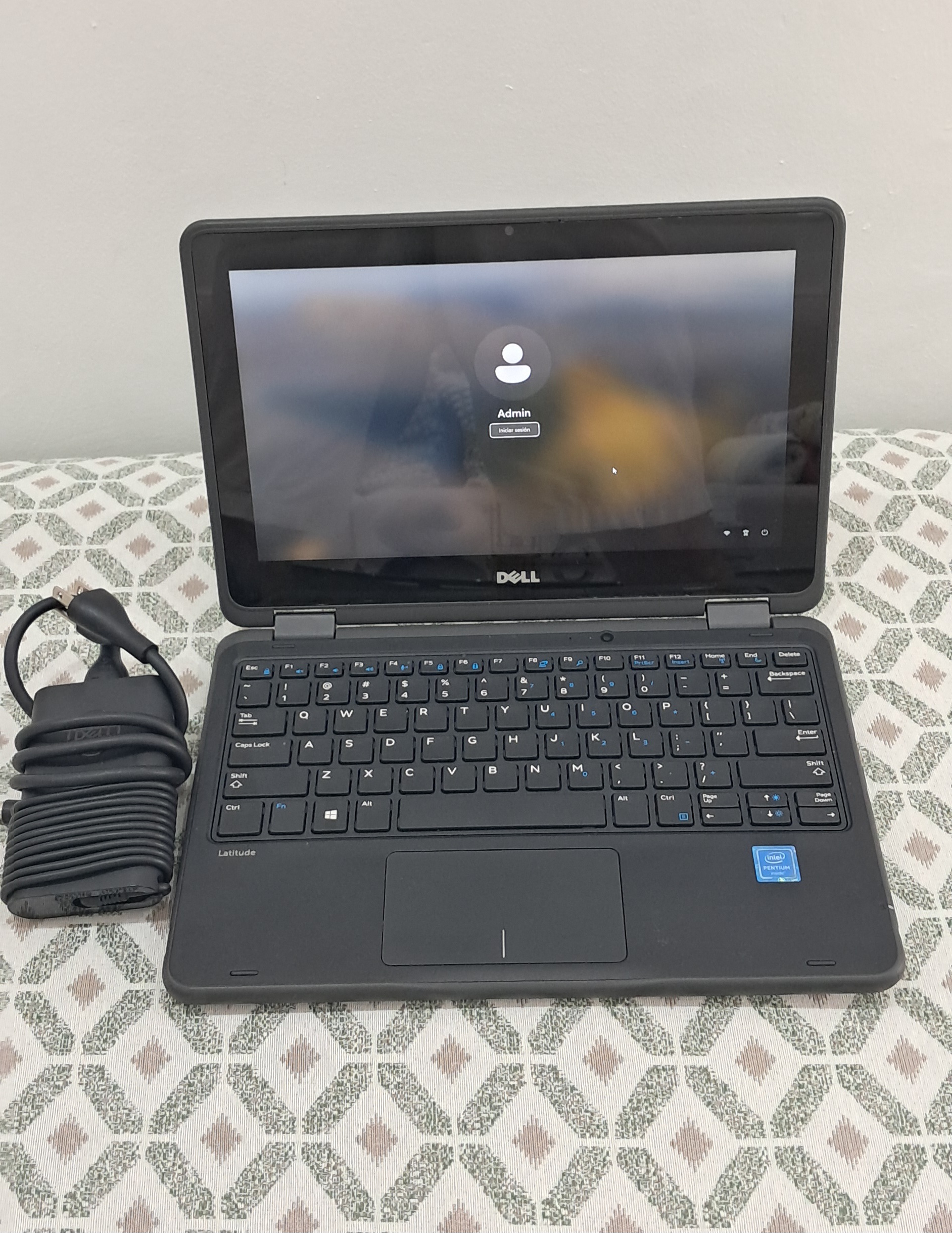 computadoras y laptops - Laptop Dell Touch 3189 Pentium 8GB 128GB M2 SSD 1