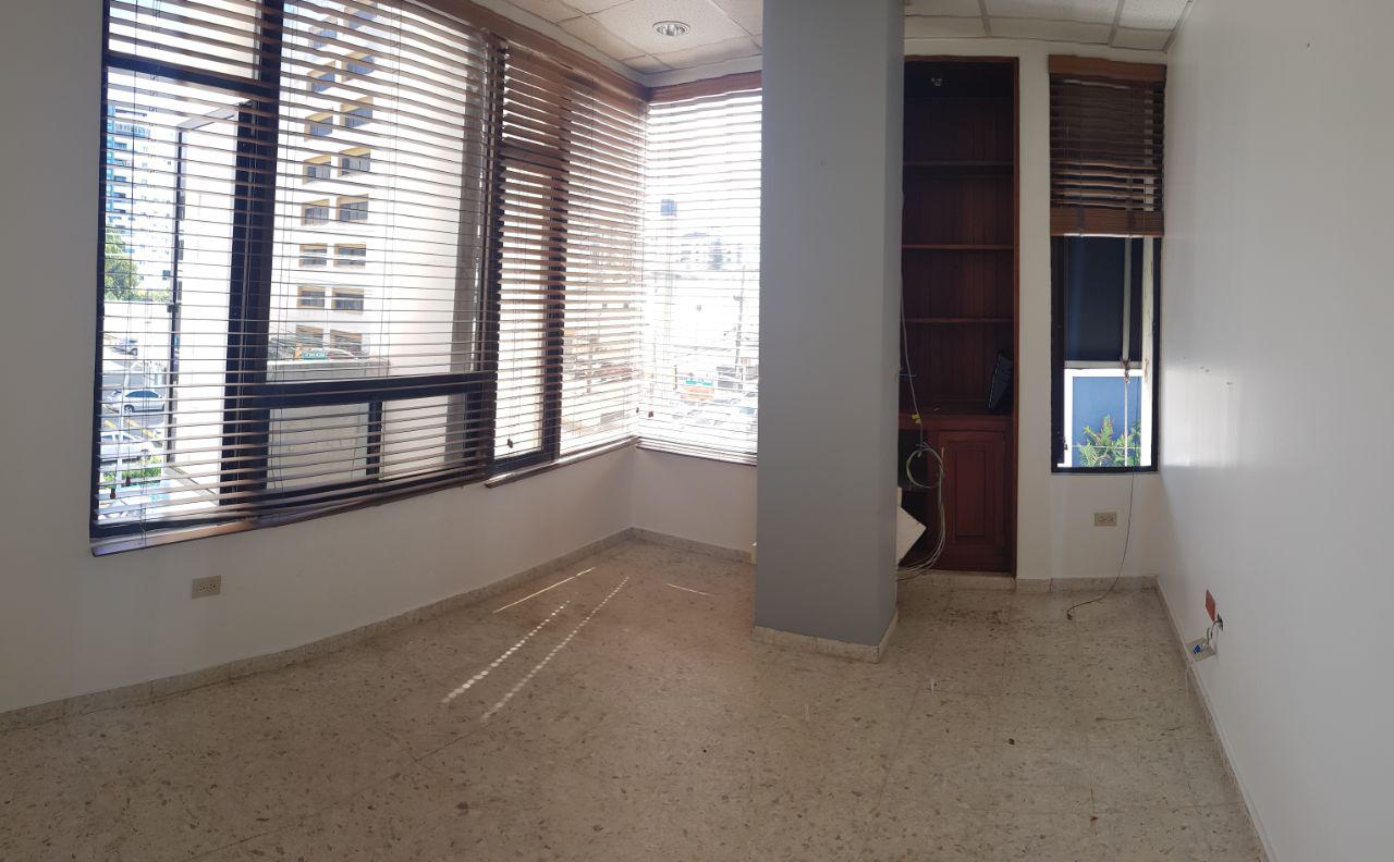 oficinas y locales comerciales - NACO/LOCAL COMERCIAL 3oficinas, reception, 1baño y 4