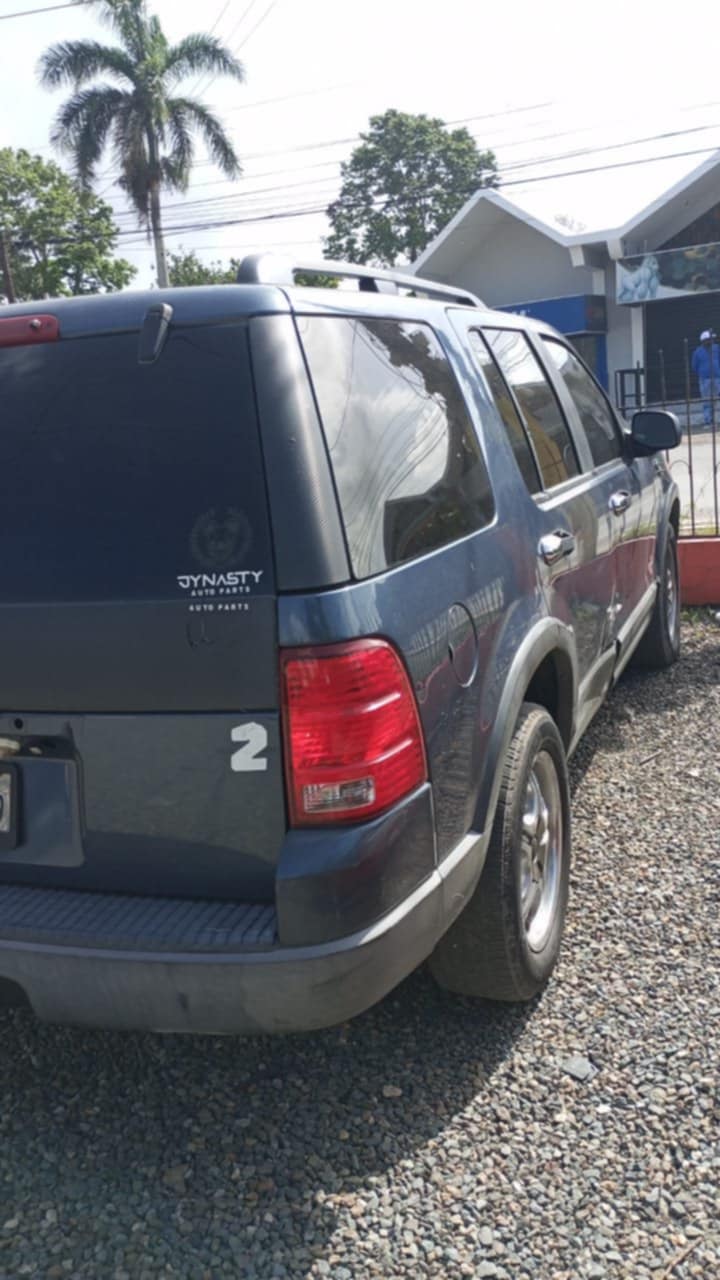 jeepetas y camionetas - Ford Explorer 2005  3