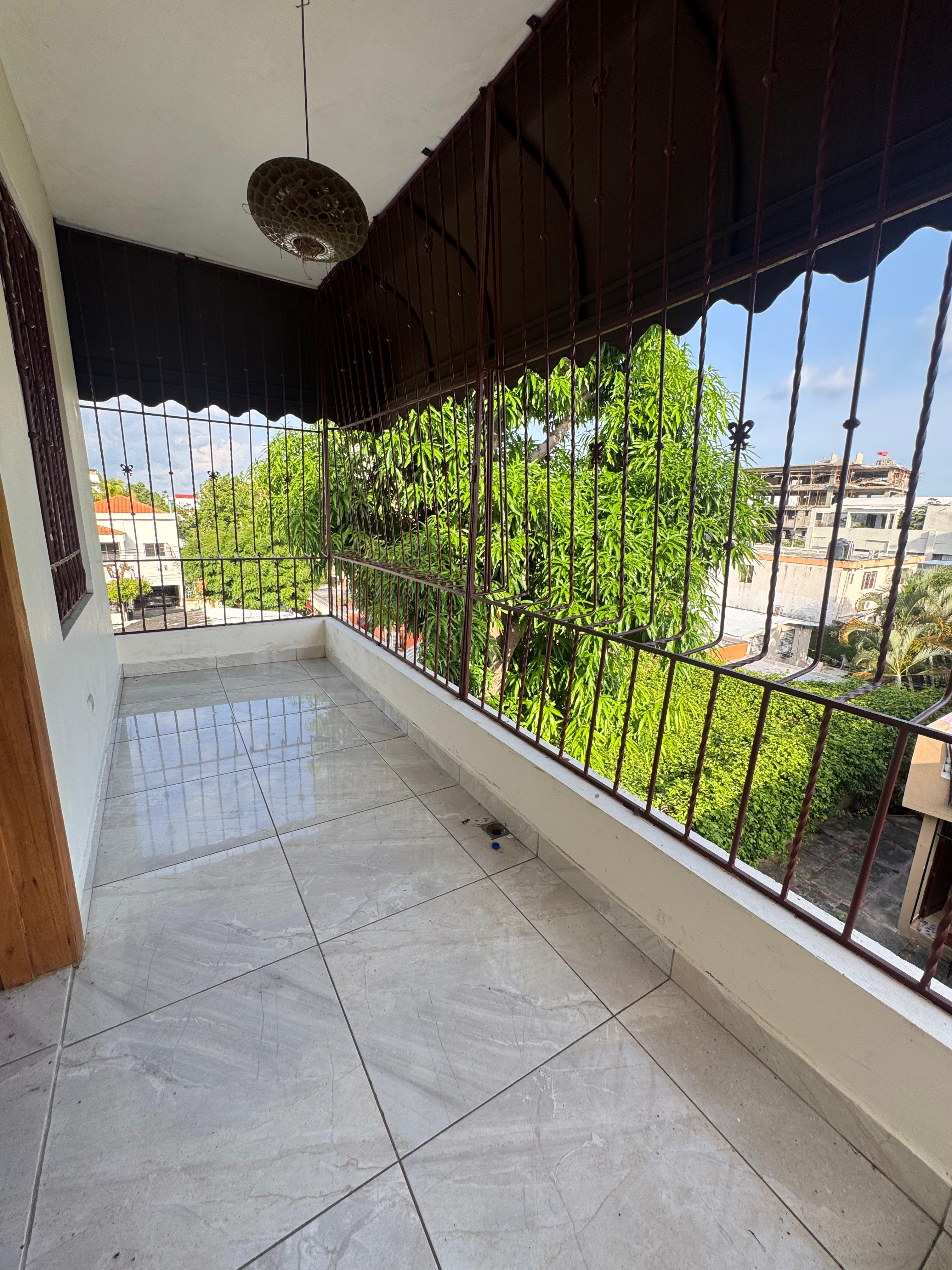 casas - Apartamento en alquiler. 2do y 3er nivel! 6