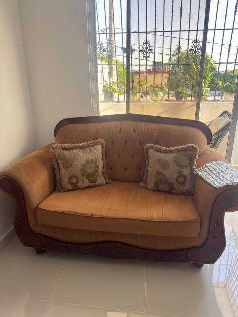 muebles y colchones - Mueble de tela y caoba 
