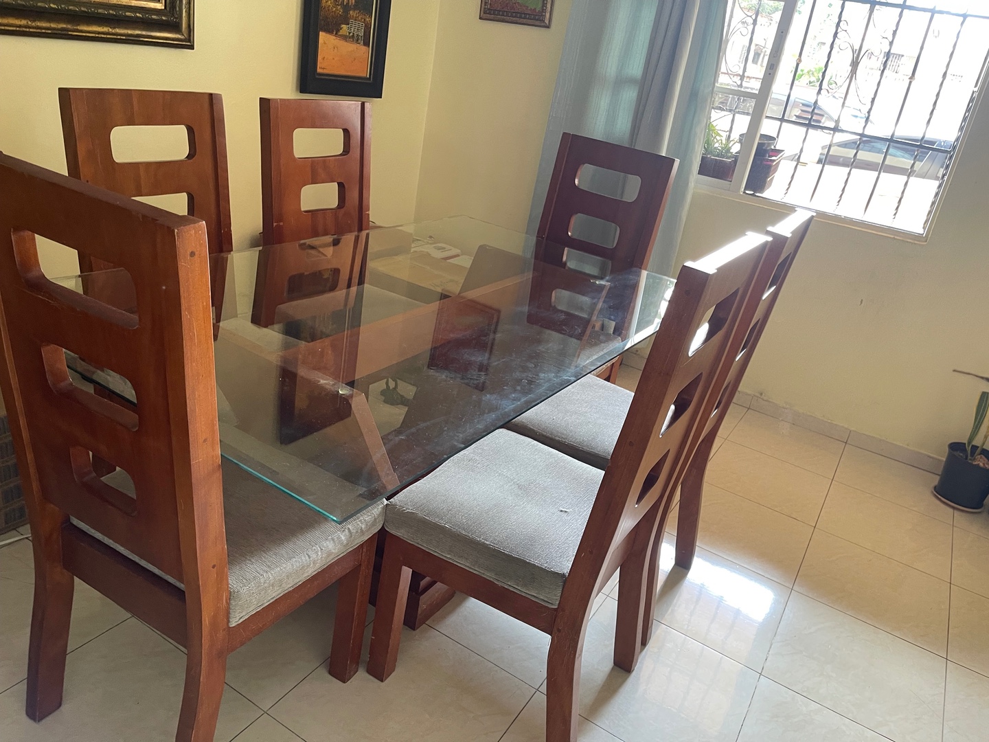 muebles y colchones - VENDO JUEGO DE COMEDOR DE SEIS SILLAS EN CAOBA  1
