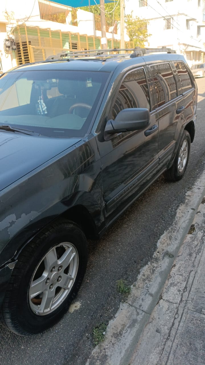 jeepetas y camionetas - Se vende Jeep Grand Cherokee  3