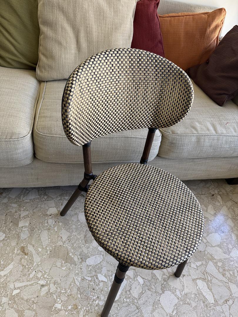 muebles y colchones - Vendo juego de comedor de Cristal de Ilumel totalmente nuevo sin estrenar  2