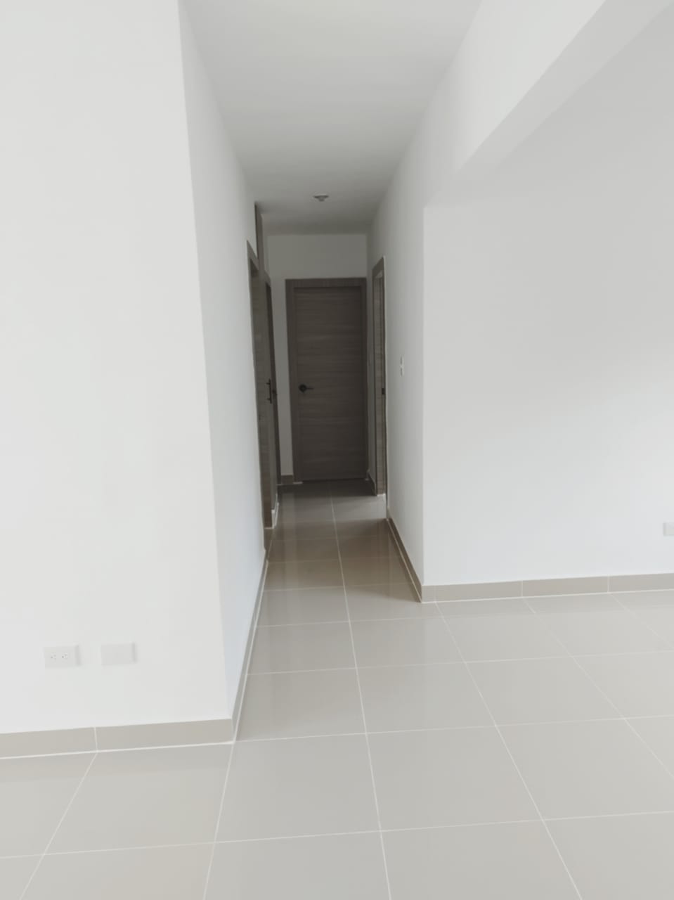 apartamentos - Se Vende Apartamento en Los Rieles (Primer Nivel). Precio US $103,000. 
 5