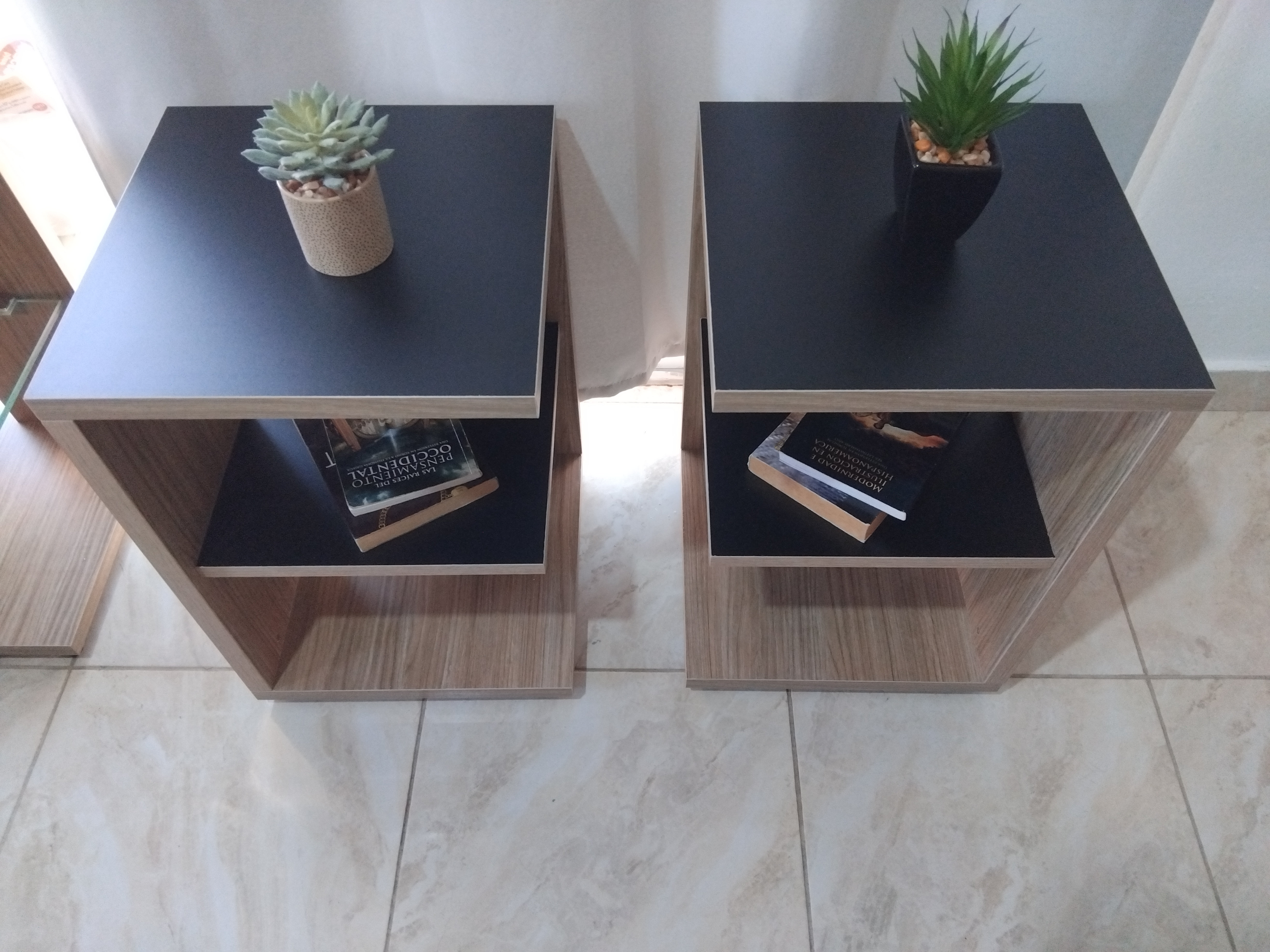 muebles y colchones - Mesas auxiliares de melamina. NUEVAS Y RESISTENTES. Cada una cuesta 2,500 pesos. 1