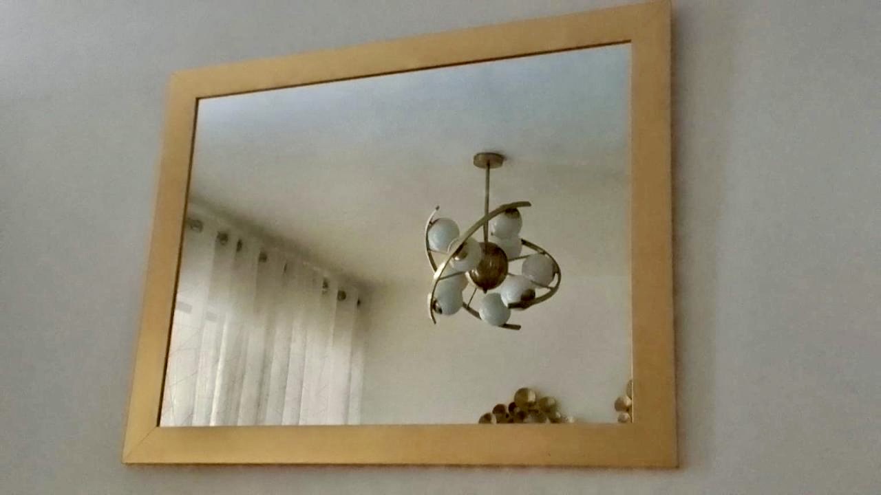 decoración y accesorios - Repisa de madera y espejo dorado  1
