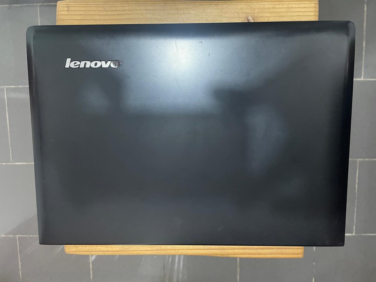 computadoras y laptops - Laptop Lenovo Z40-70 en excelentes condiciones  1
