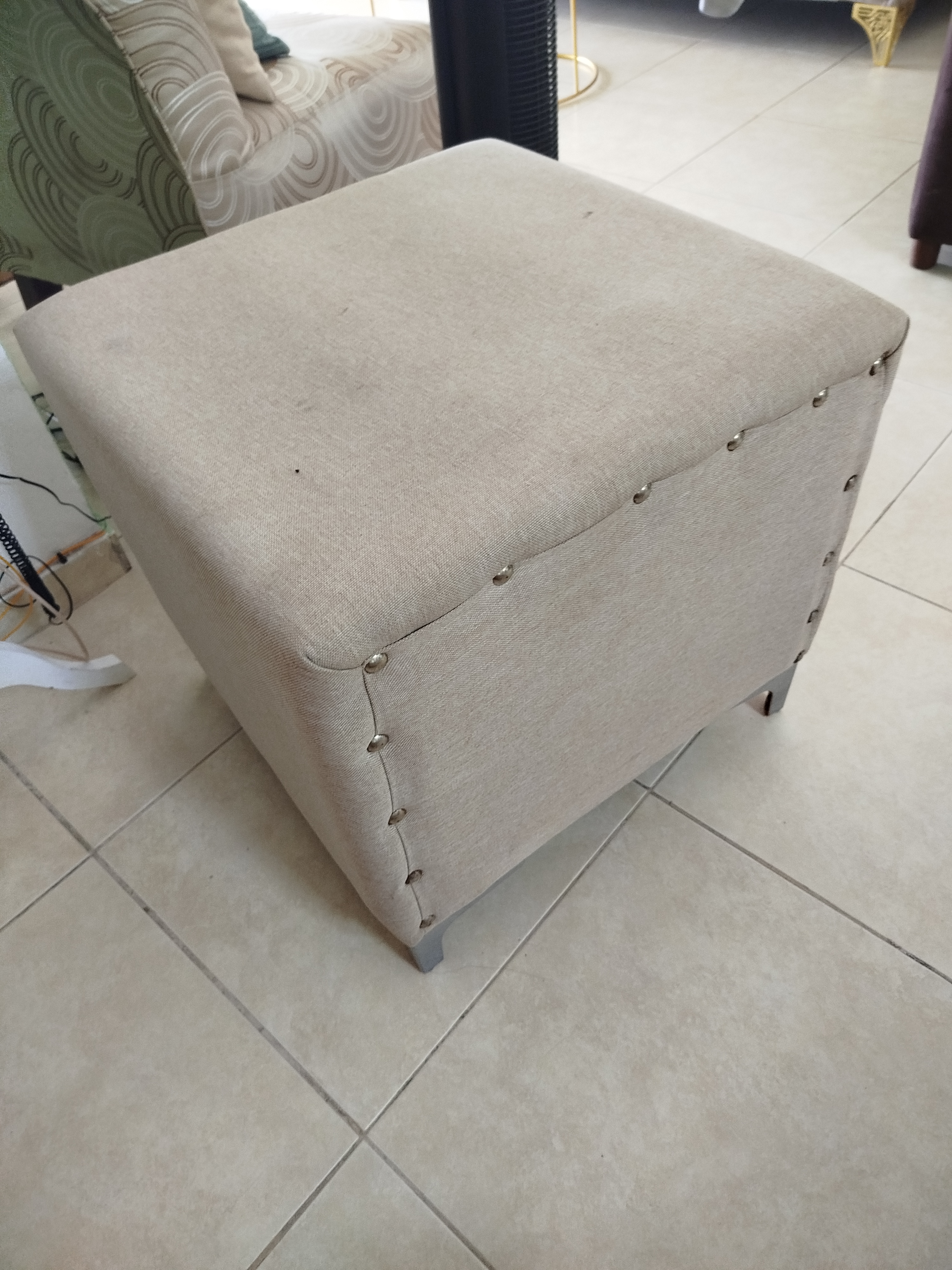 muebles y colchones - Vendo sofa y otoman  3