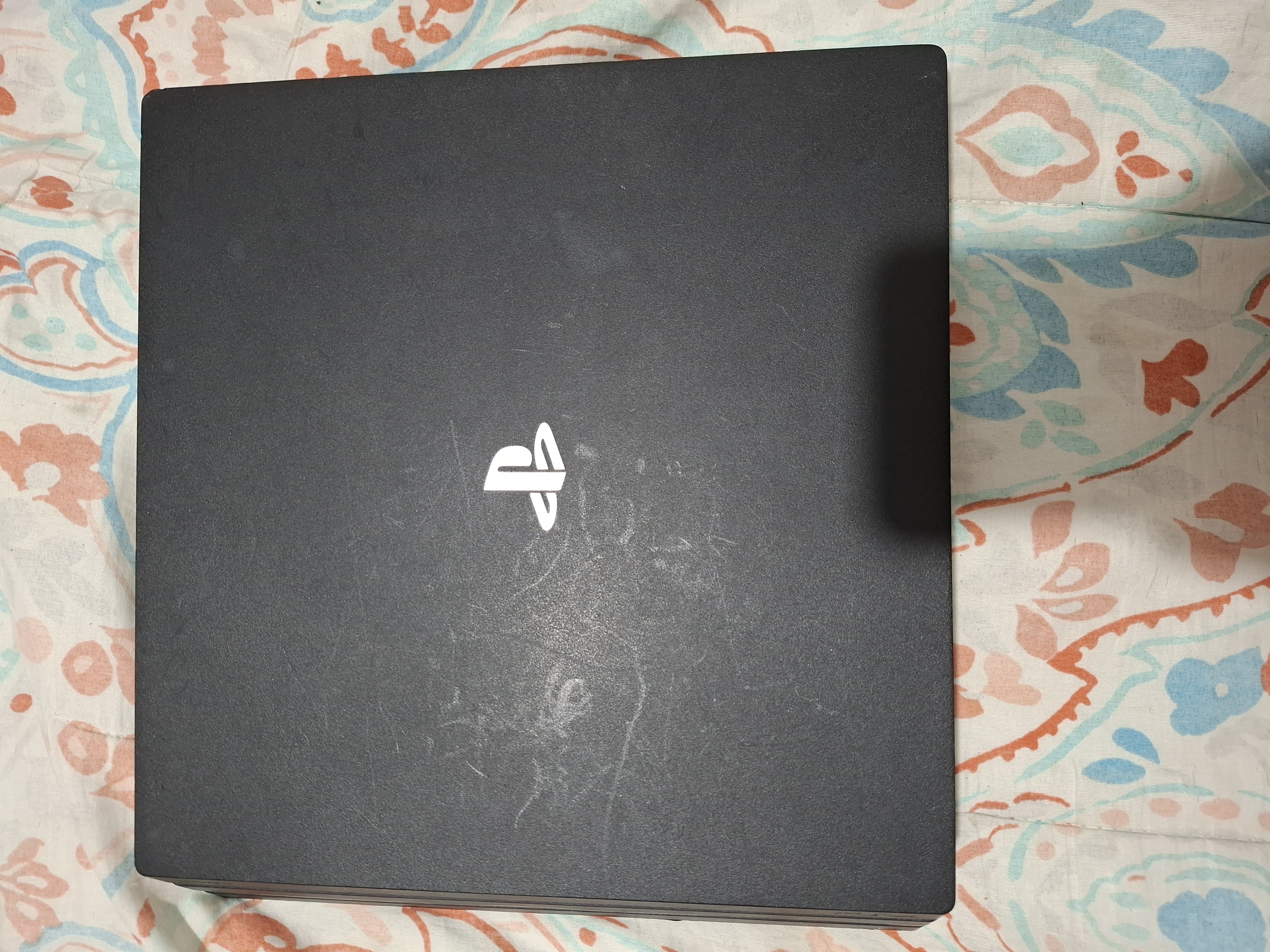 consolas y videojuegos - PS4 PRO de 1TB con su control  2