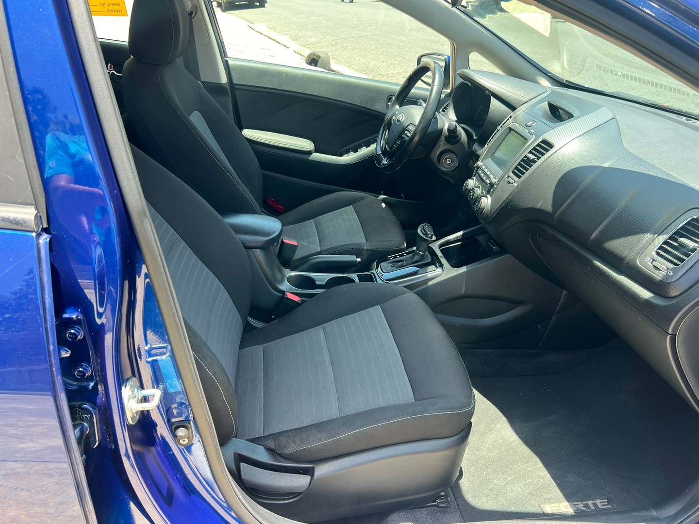 carros - kia forte  3