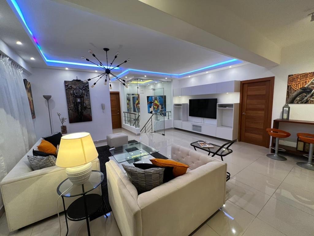 apartamentos - Alquilo Penthouse amueblado en Los Prados 8