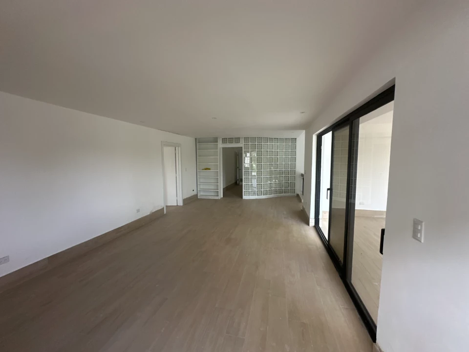 casas - Casa en alquiler 4habitaciones  en Julieta Morales