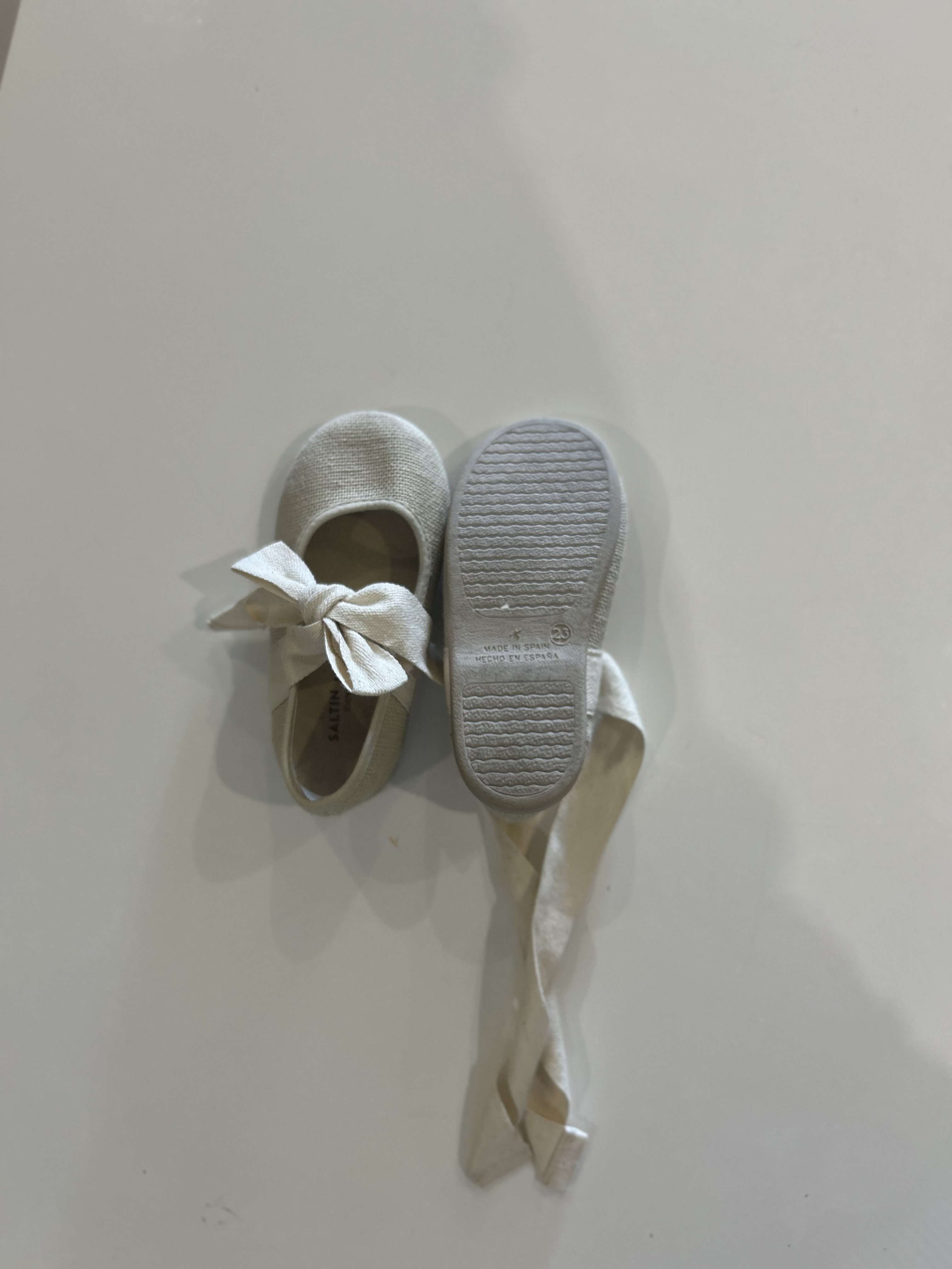 ropa y zapatos - Vendo hermosos zapatos crema español
