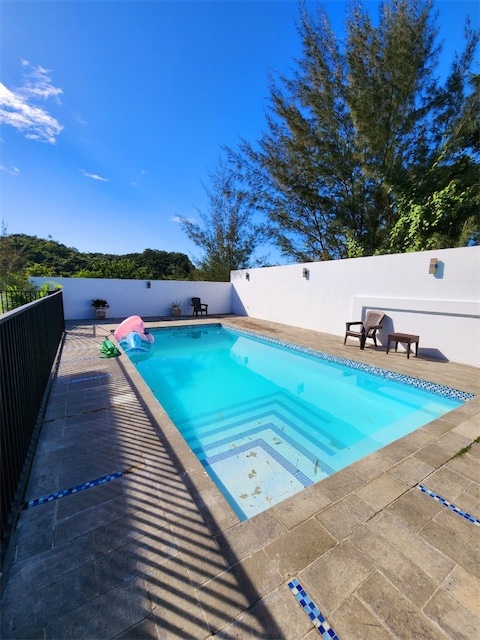 casas - Venta de casa cerros de Arroyo Hondo de 1,040mts Distrito Nacional con piscina