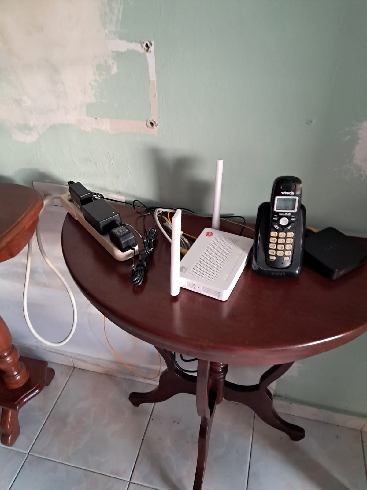 muebles y colchones - Mesita en Caoba, tipo media luna