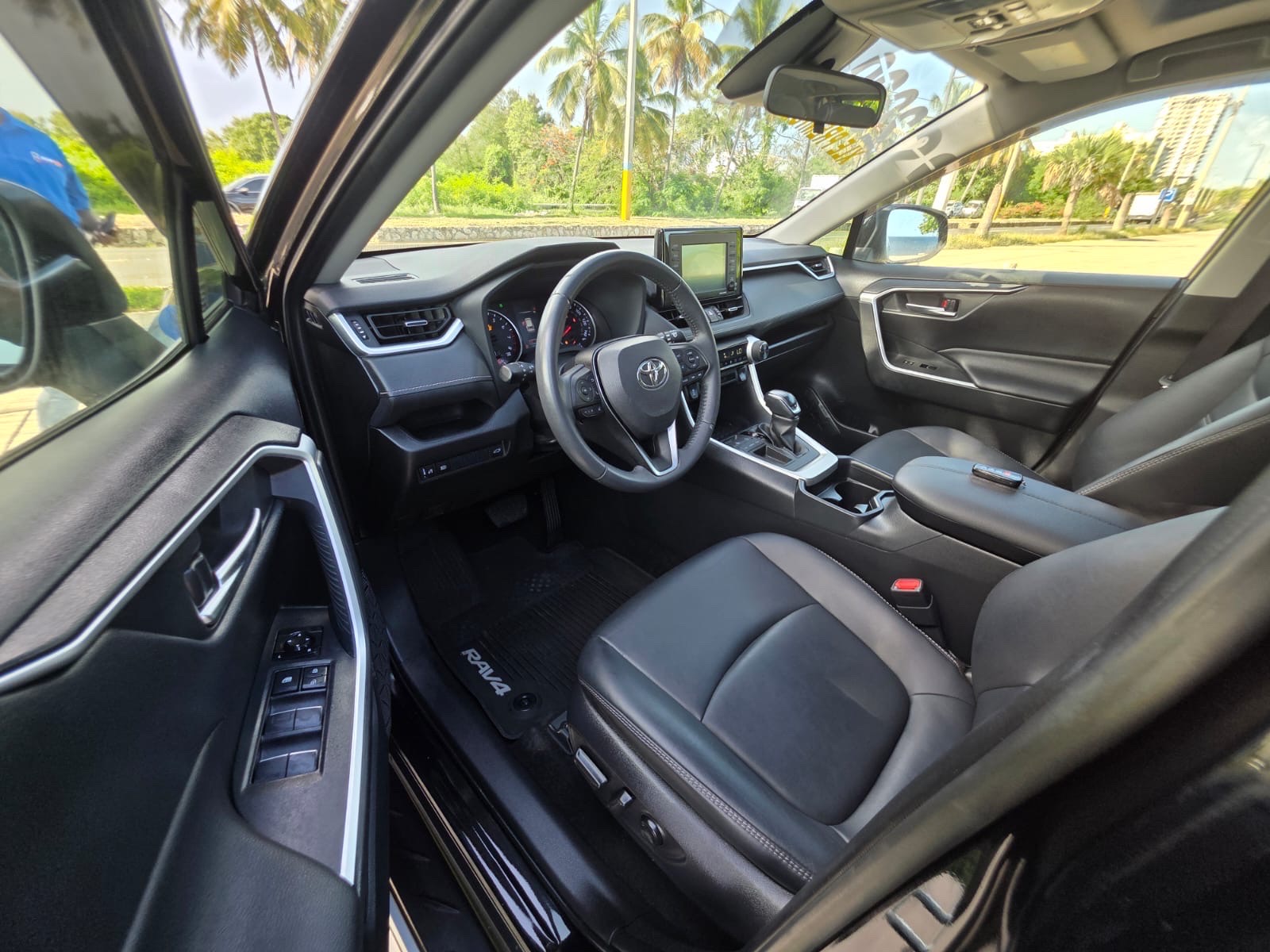 jeepetas y camionetas - TOYOTA RAV4 XLE PREMIUM 2020 FULL AMERICANA! SÚPER SANA 60MIL MILLAS ORIGINALES! 8