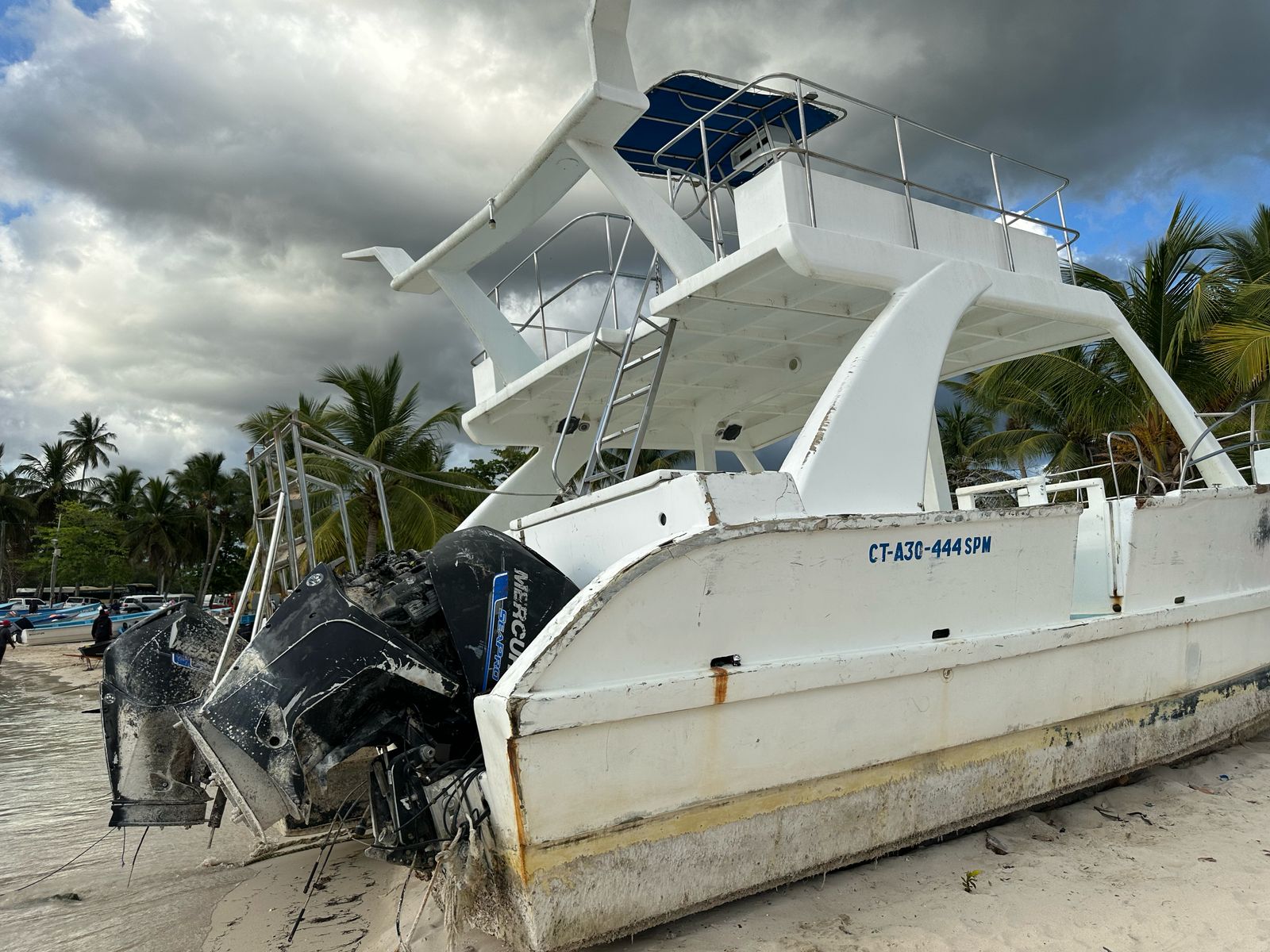 botes - Catamran para Restaurar 5