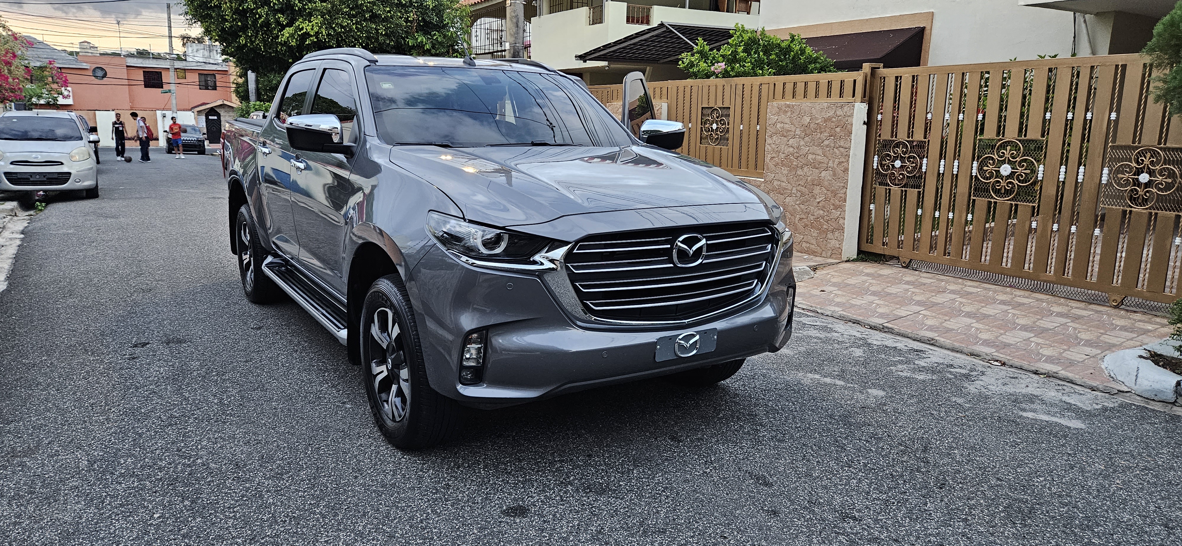 jeepetas y camionetas - Mazda bt 50 2024 full 25,000 km 1