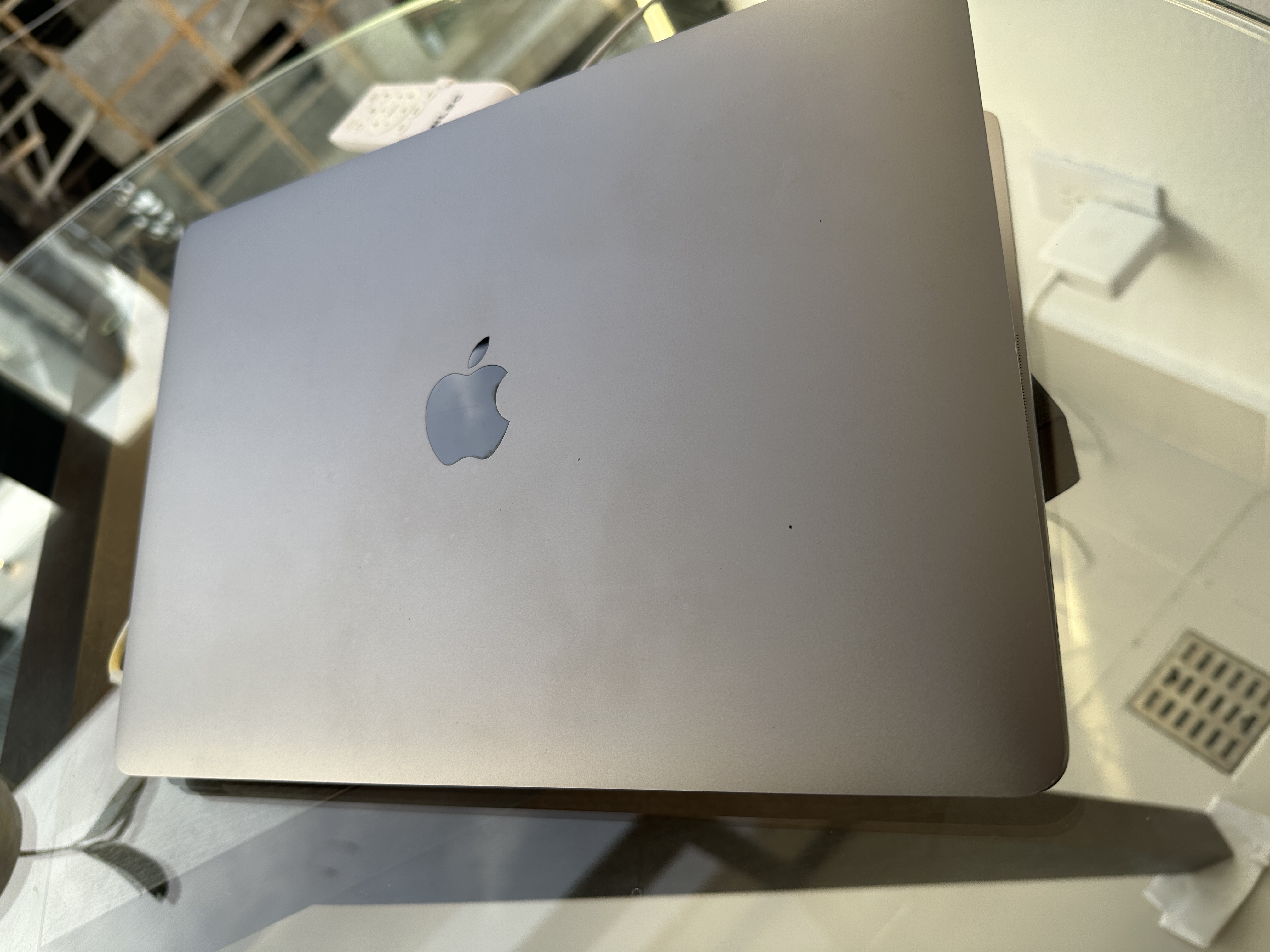 computadoras y laptops - Macbook Pro 2019 I5 - Con Bulto y Mouse  1