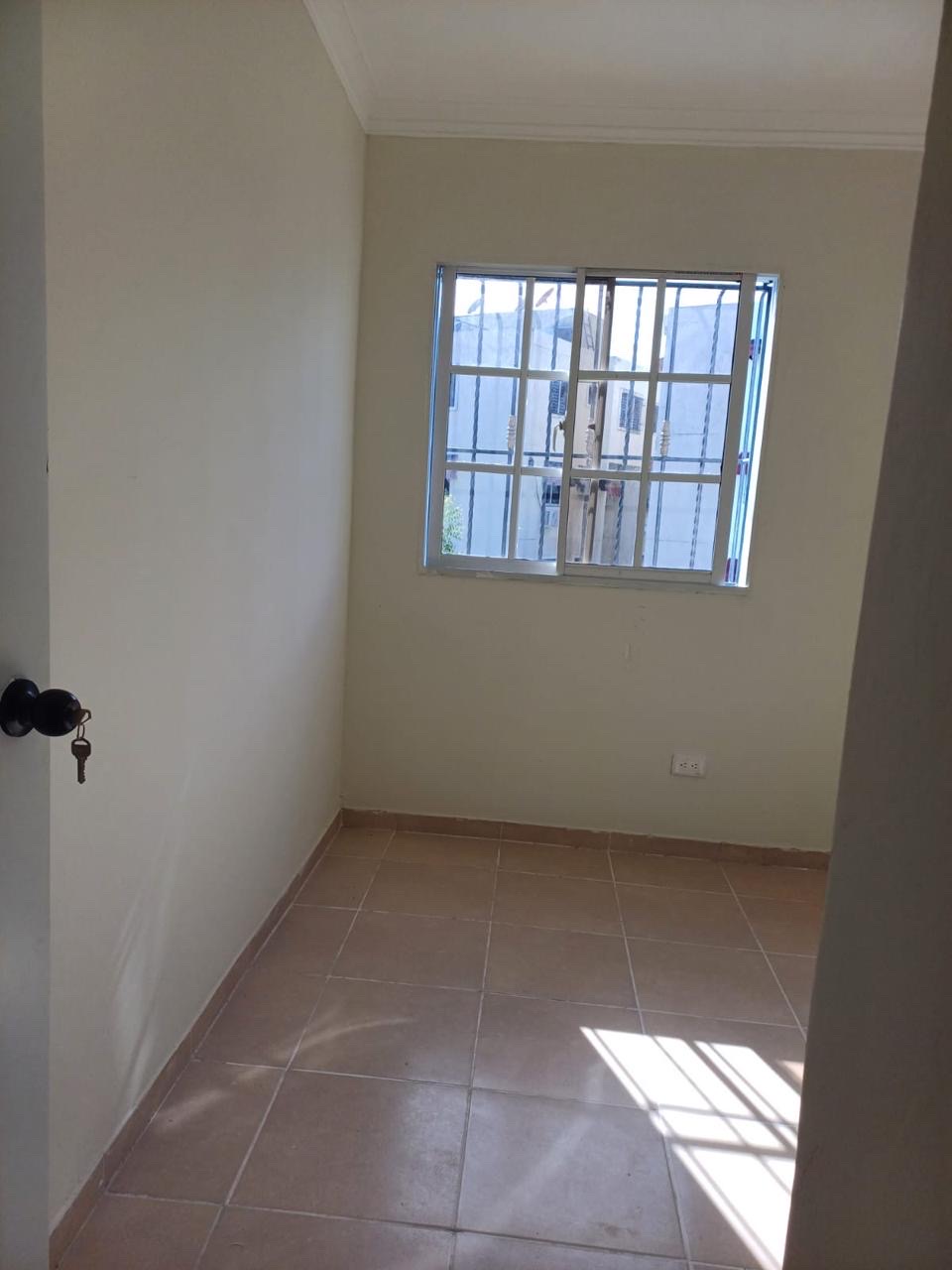 apartamentos - Vendo Apto. Res. Esther, prox. Av. Monumental,  llama al Sr Andrés  5