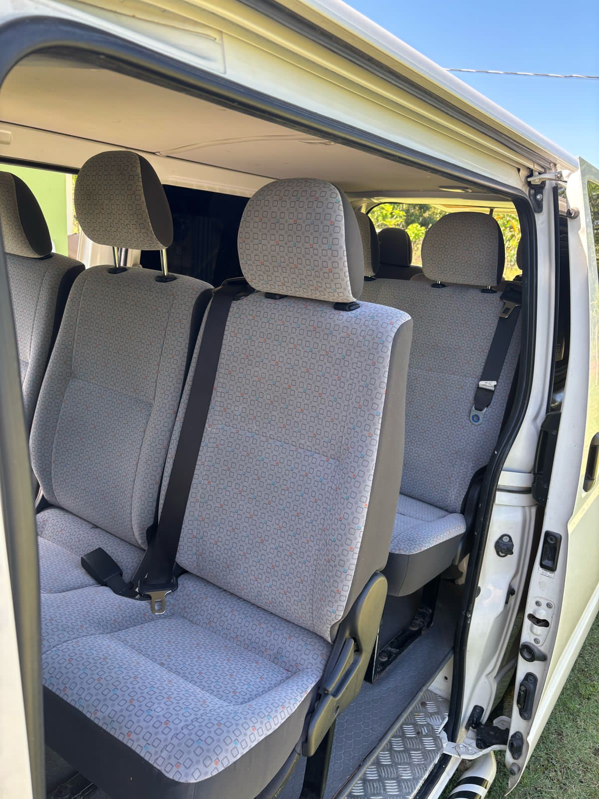 camiones y vehiculos pesados - Toyota HIACE 8
