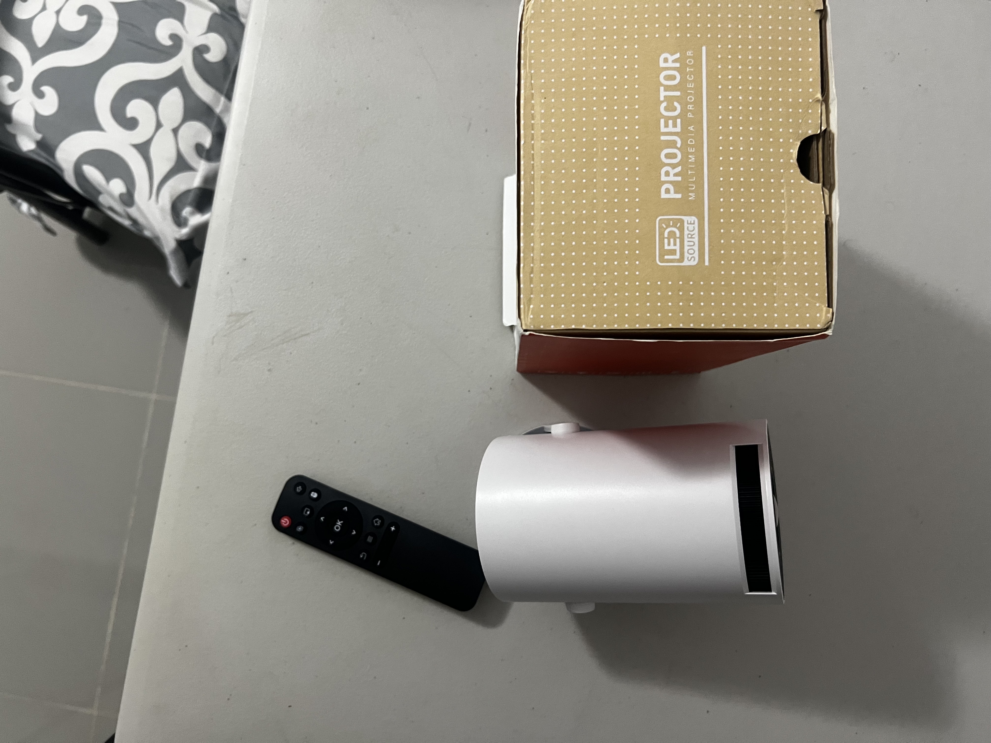 electrodomesticos - Proyector portátil para cine o presentaciones  5