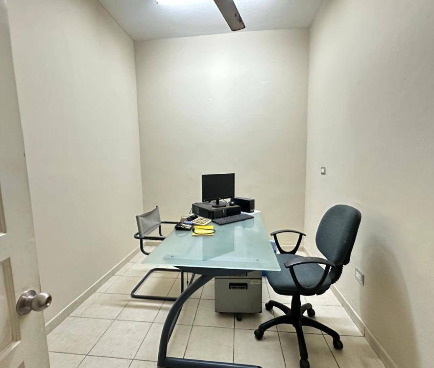 oficinas y locales comerciales - Local comercial 120 mts en Zona Universitaria 5