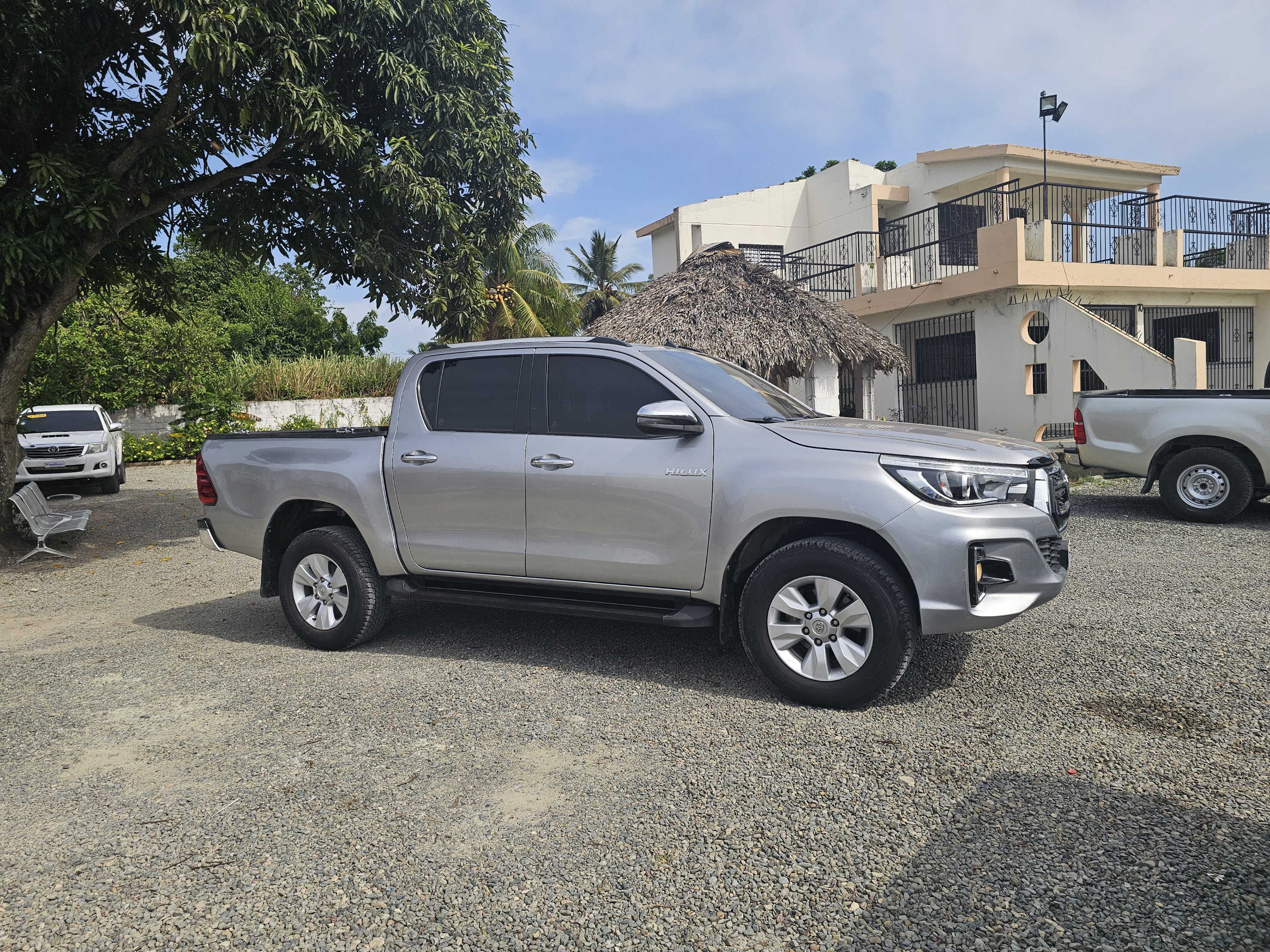 jeepetas y camionetas - Toyota Hilux 2019 srv límite 1