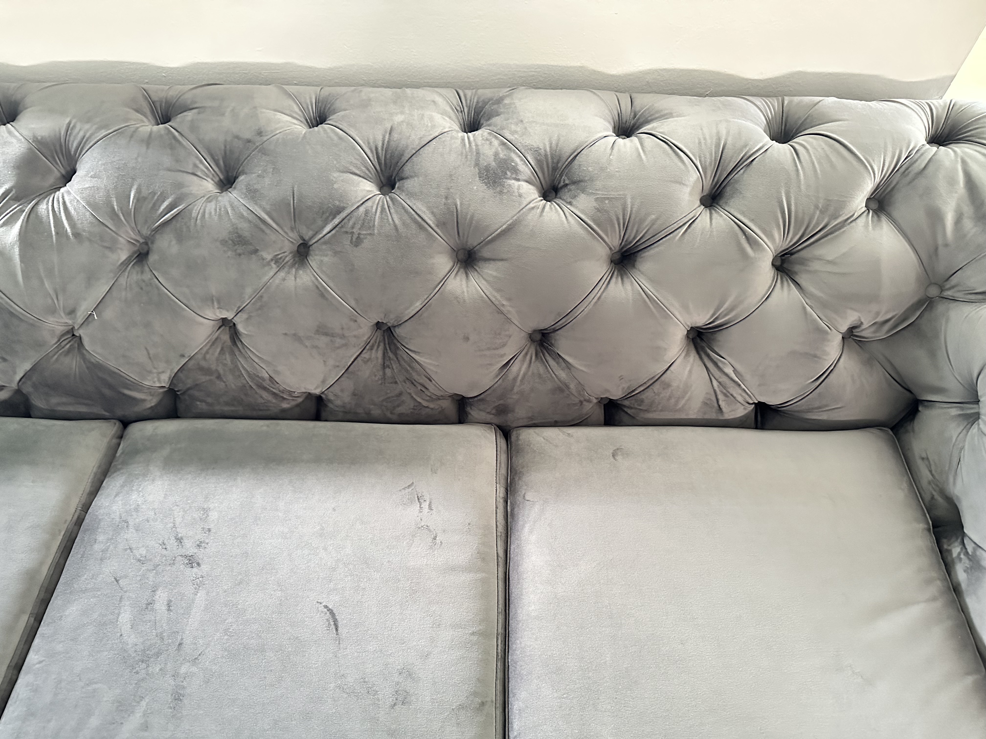 muebles y colchones - Sofá de Terciopelo Gris – Estilo Elegante y Moderno. Velvet Sofa By Everly Quinn 5