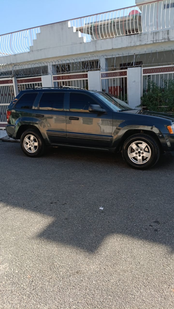 jeepetas y camionetas - Se vende Jeep Grand Cherokee  4