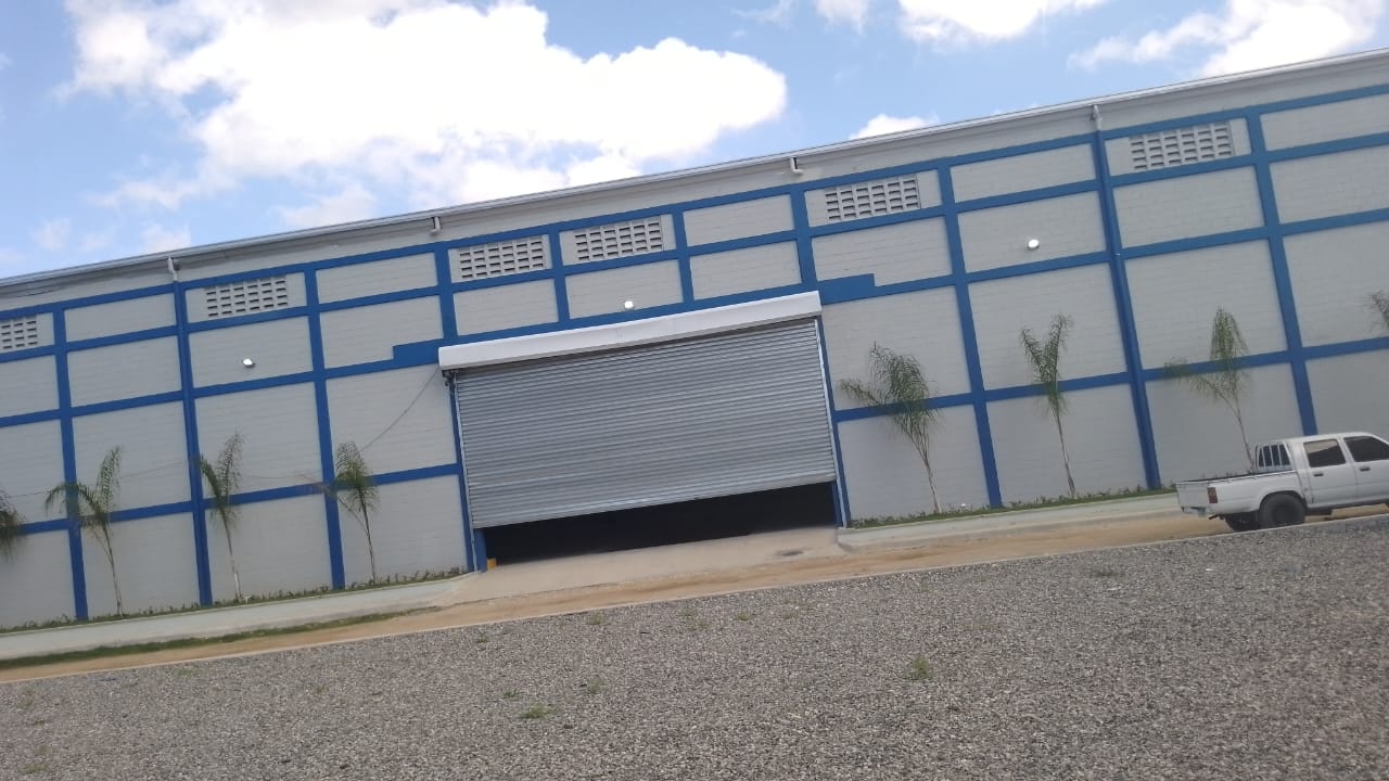 oficinas y locales comerciales - Nave Nueva 2,100 mts en Engombe 