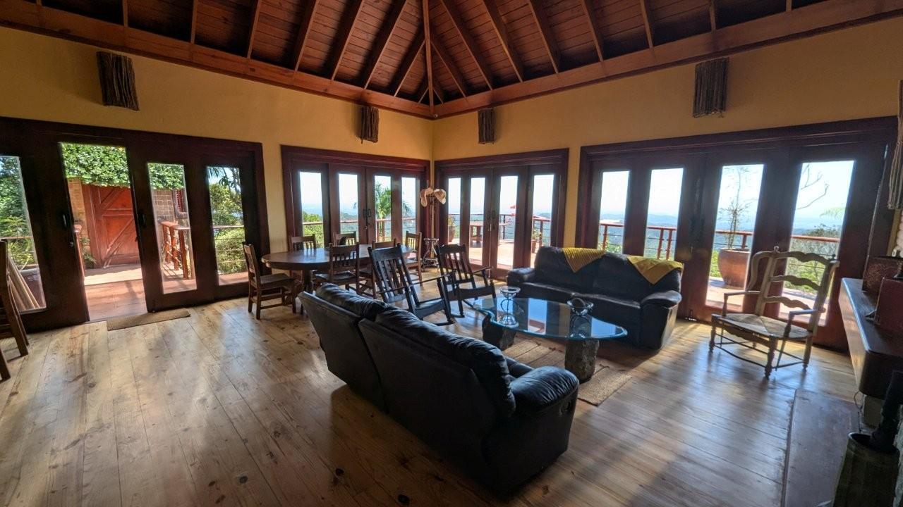 casas vacacionales y villas - Villa de Ensueño con Vistas a Montaña, Ciudad y Mar 8