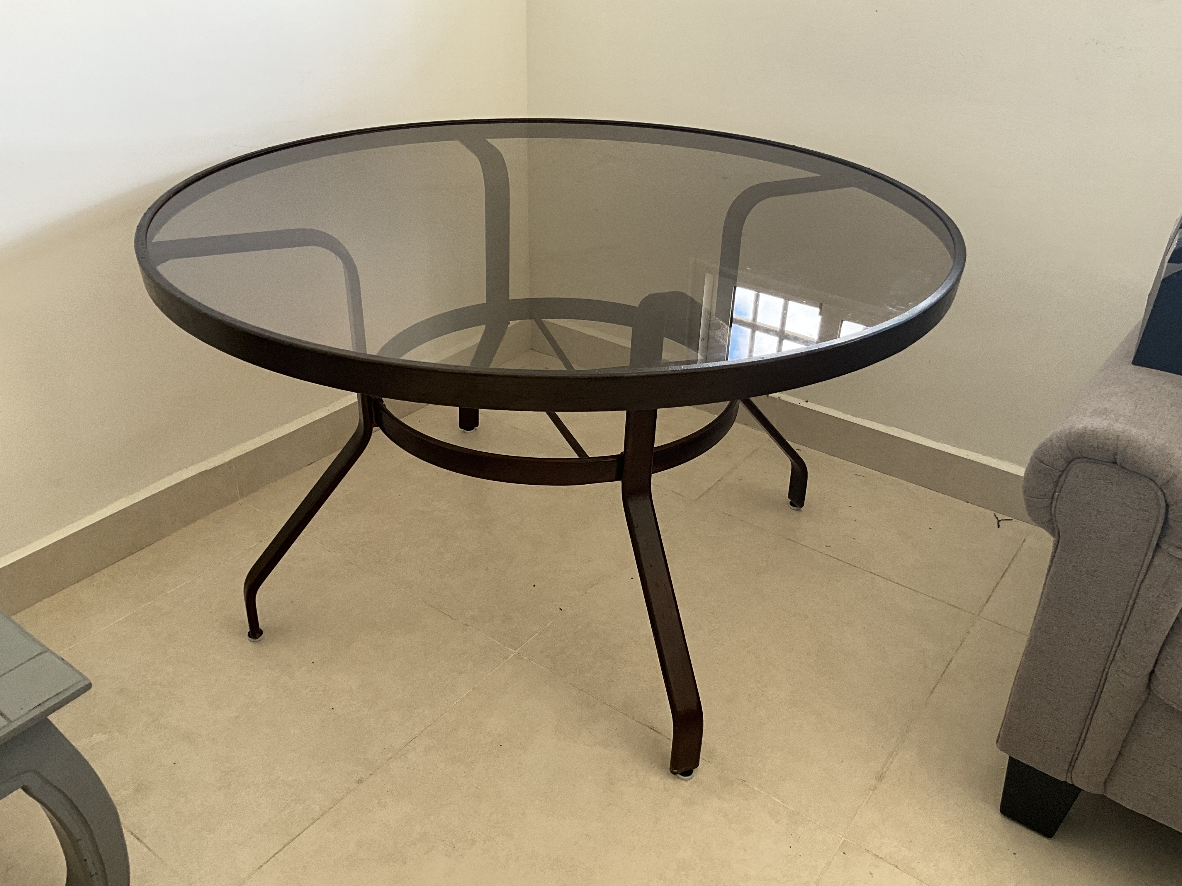 muebles y colchones - Mesa redonda en base de metal 2