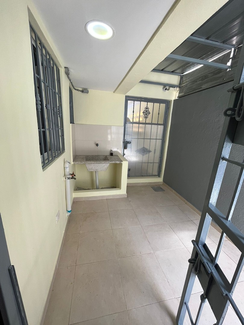 casas - Se vende amplia casa en el Sector Los Corales del Sur, Santo Domingo Este. 3