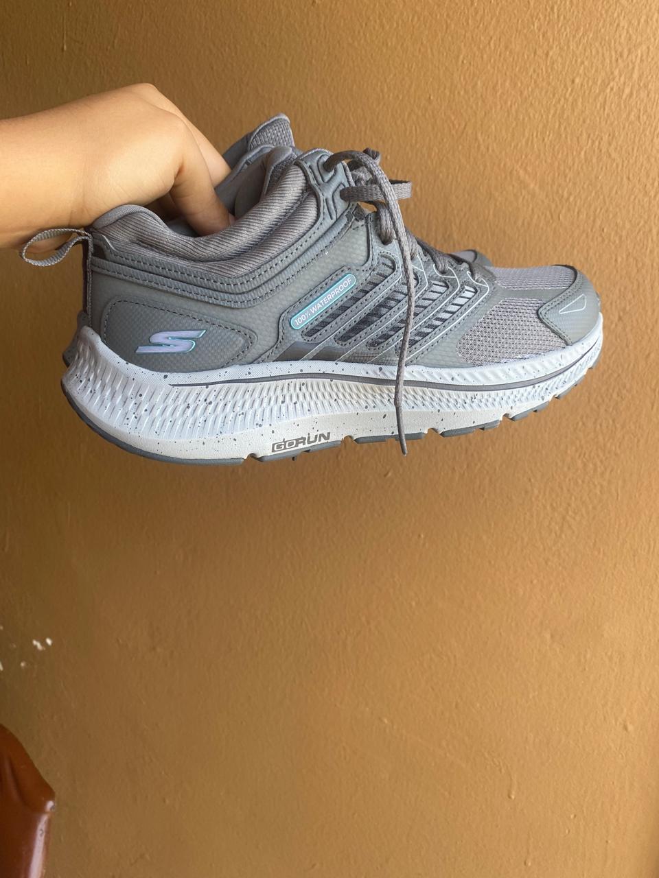 zapatos para mujer - VENDO ESTOS SKECHERS NUEVOS SIZE 7 COMPRADO EN LA MISMA TIENDA . 

 4