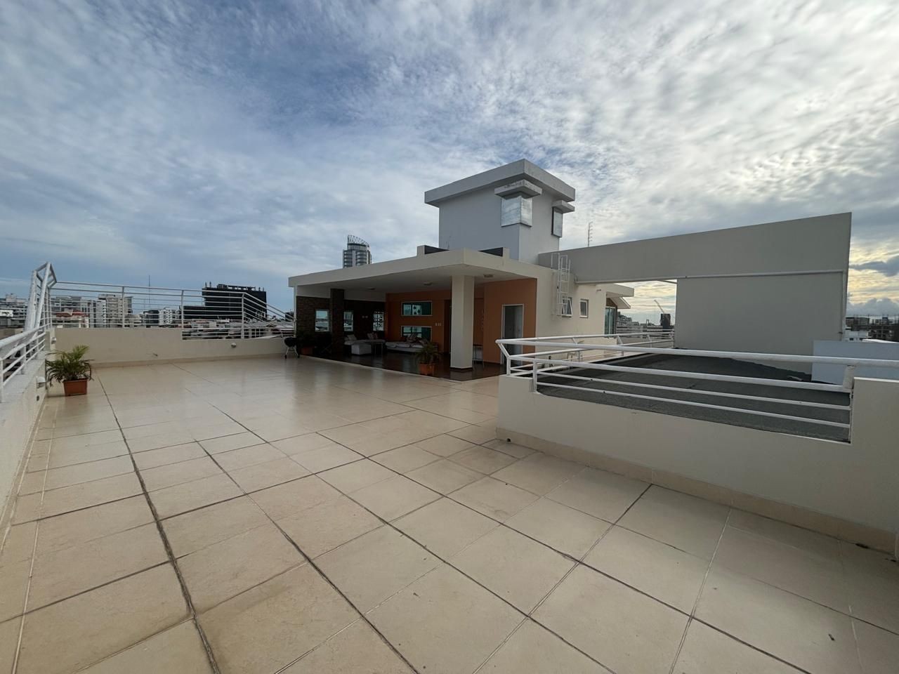 apartamentos - Naco linea blanca 3 habitaciones 3.5 banos 2 parqueos  5