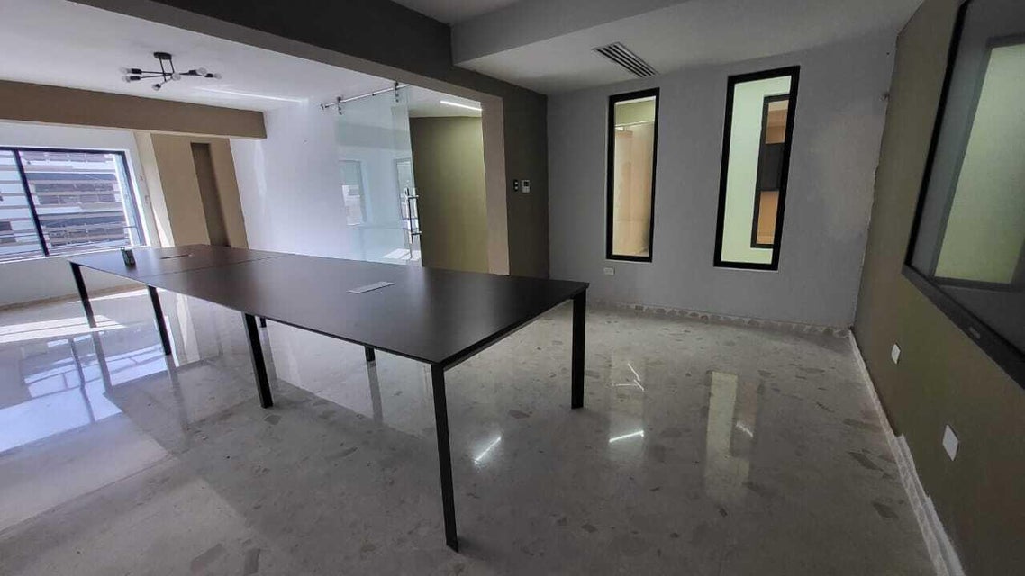 oficinas y locales comerciales - Oficina en alquiler en Gazcue 0