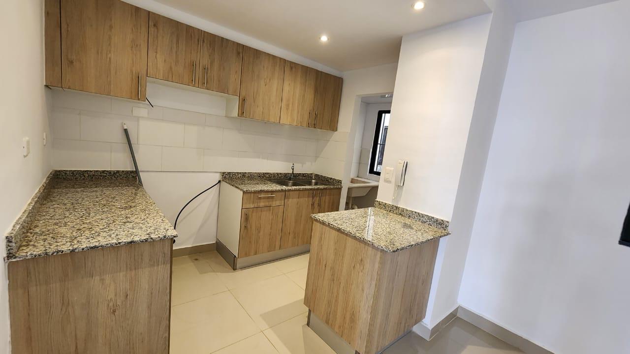 casas - Apartamento en renta con terraza Primer Nivel  3