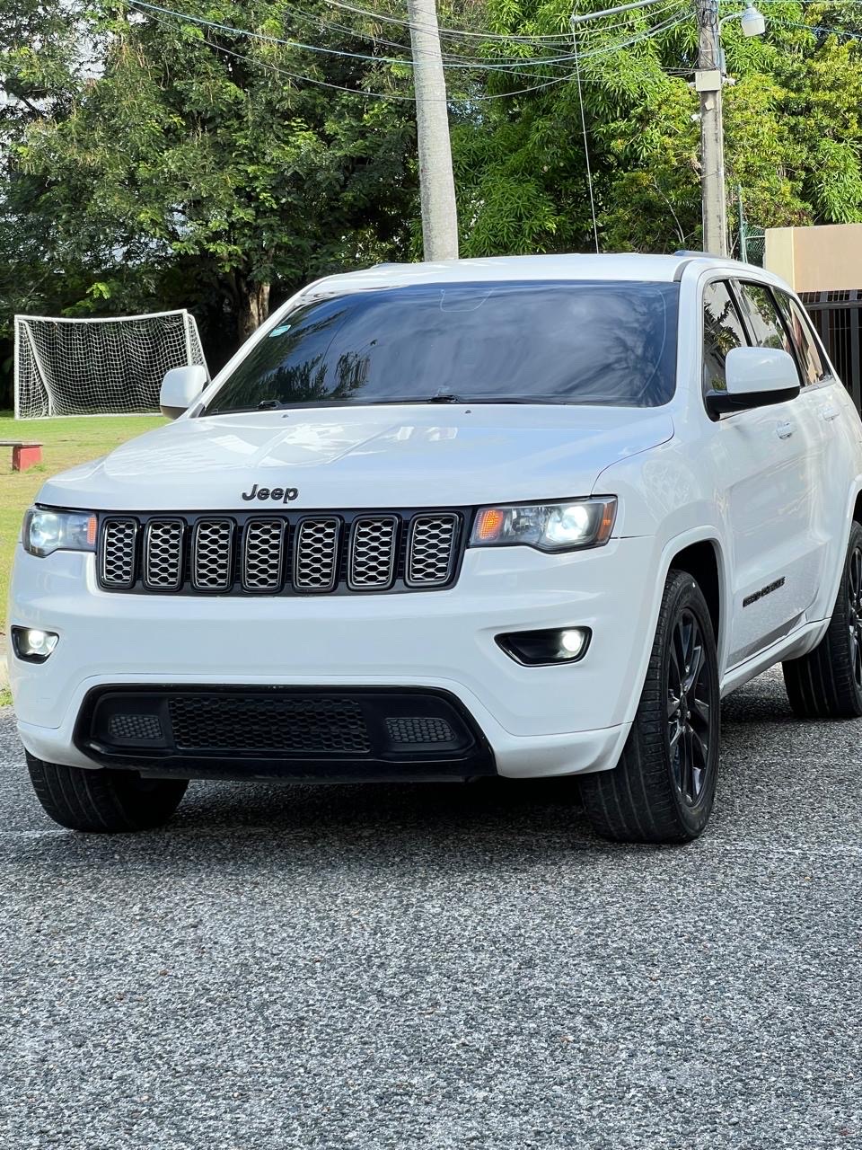 jeepetas y camionetas - Jeep Grand Cherokee Altitude 