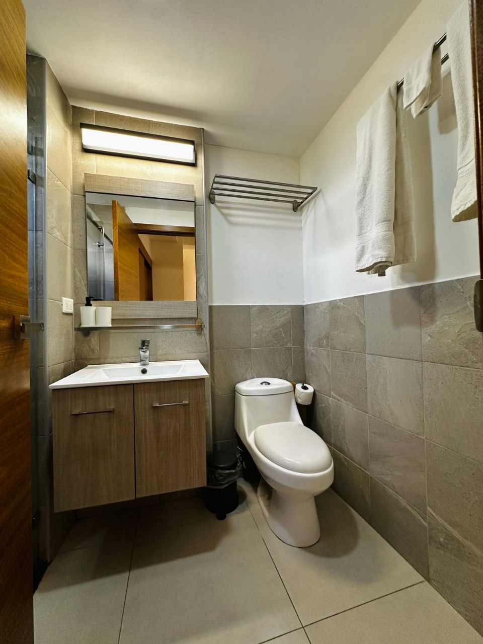 apartamentos - En Gazcue y amueblado. Hermoso apartamento  4