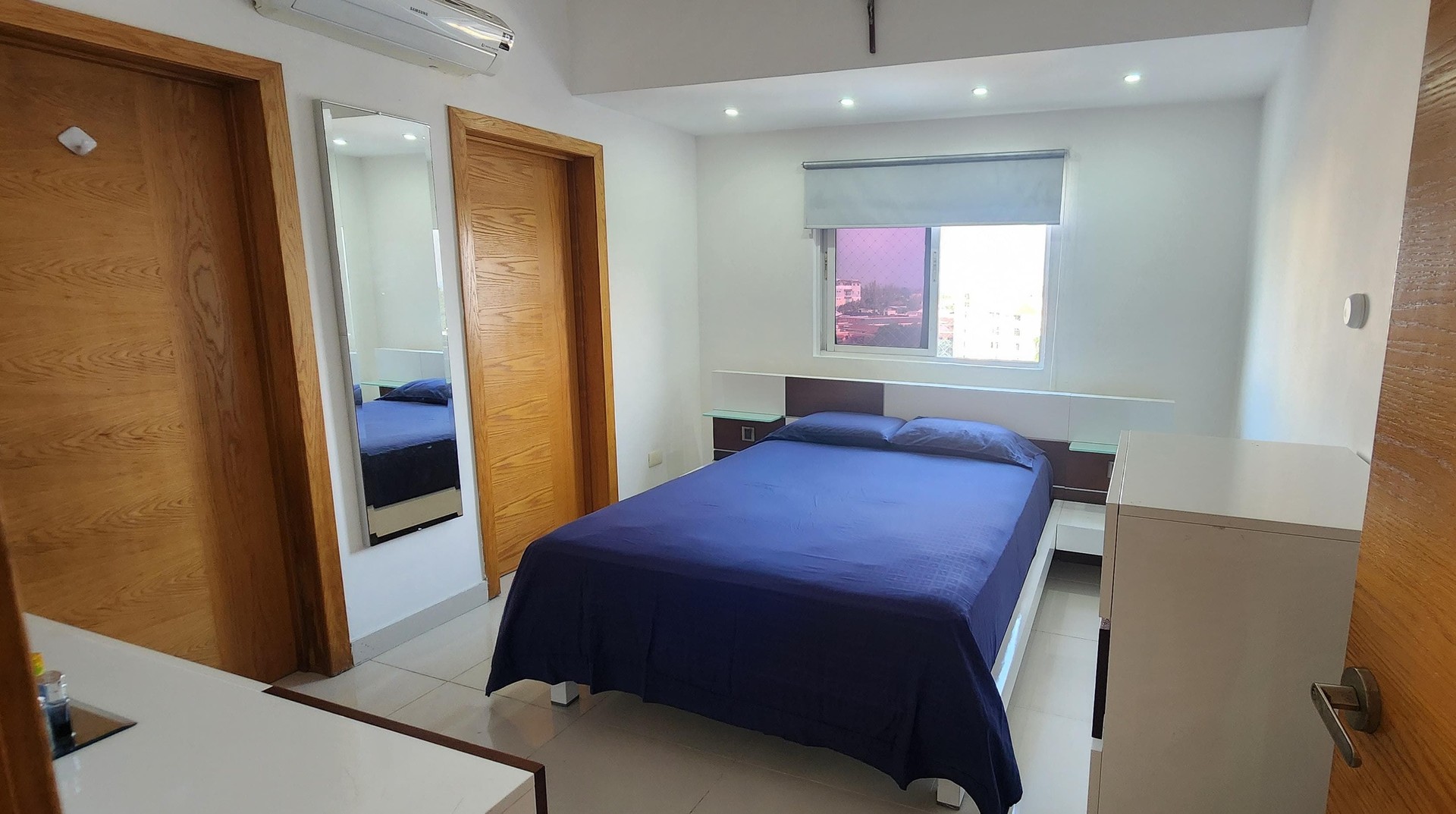 apartamentos - SE VENDE

Apartamento en 8vo piso con hermosa vista. En Av. Lope de Vega, Arroyo 1
