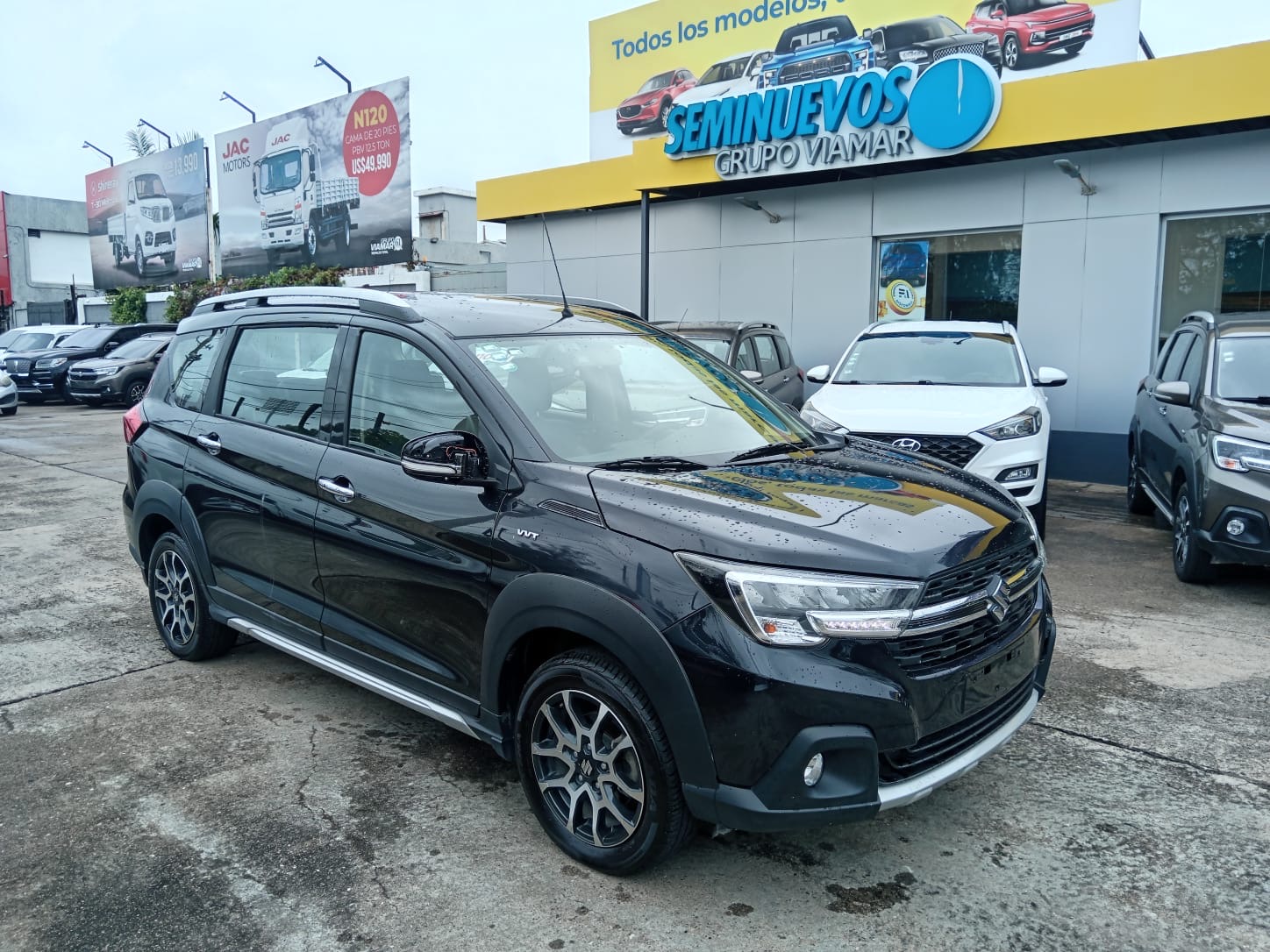 jeepetas y camionetas - ¡Suzuki XL7 2023 semi nueva en RD! 0