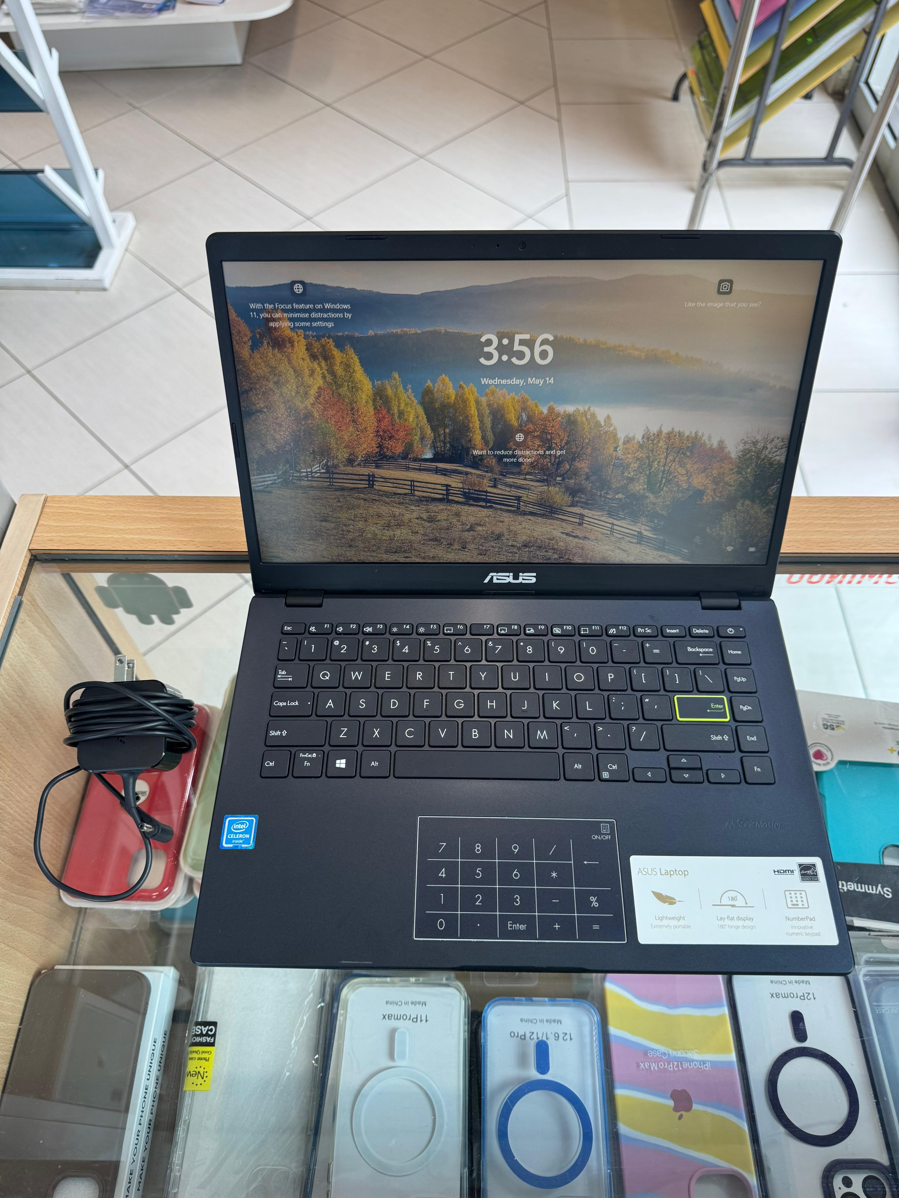 computadoras y laptops - Laptop Asus E410M 14'' 128 GB SSD y 4 GB RAM. 1