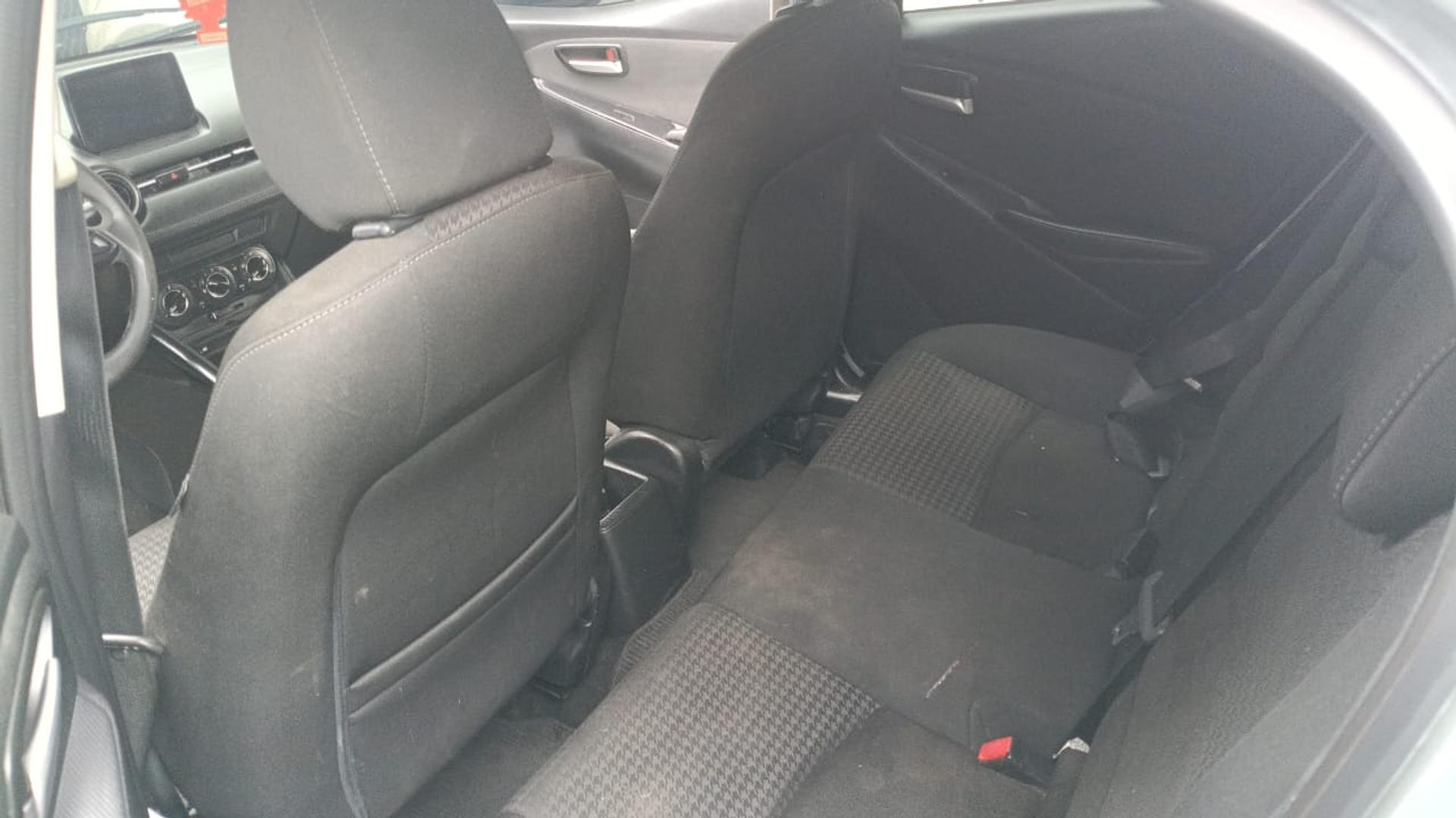 carros - Mazda Demio 2017-Diesel 6