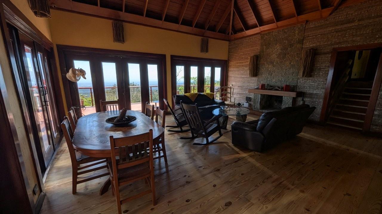 casas vacacionales y villas - Villa de Ensueño con Vistas a Montaña, Ciudad y Mar 5
