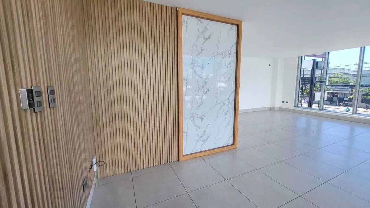 oficinas y locales comerciales - Local céntrico en los Prados  3