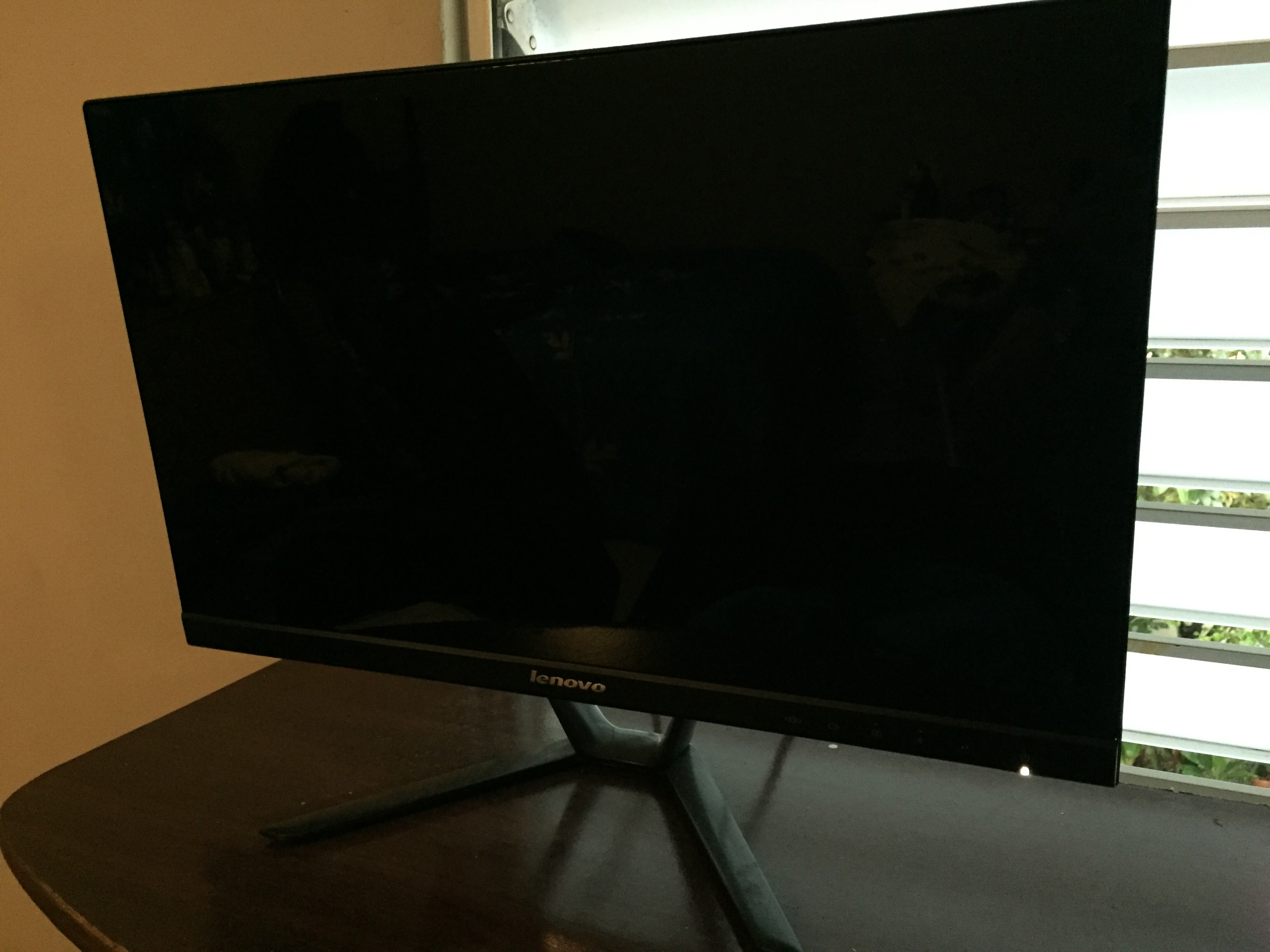 computadoras y laptops - Monitor Lenovo 23 pulgadas  1