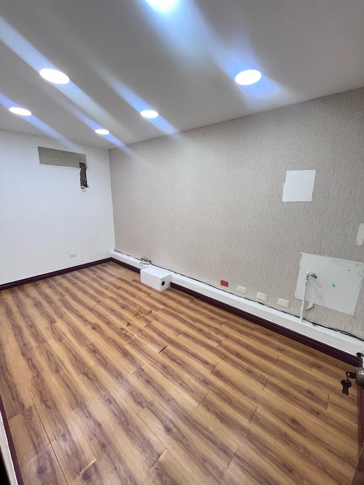 oficinas y locales comerciales - Oficina en la Esperilla 1